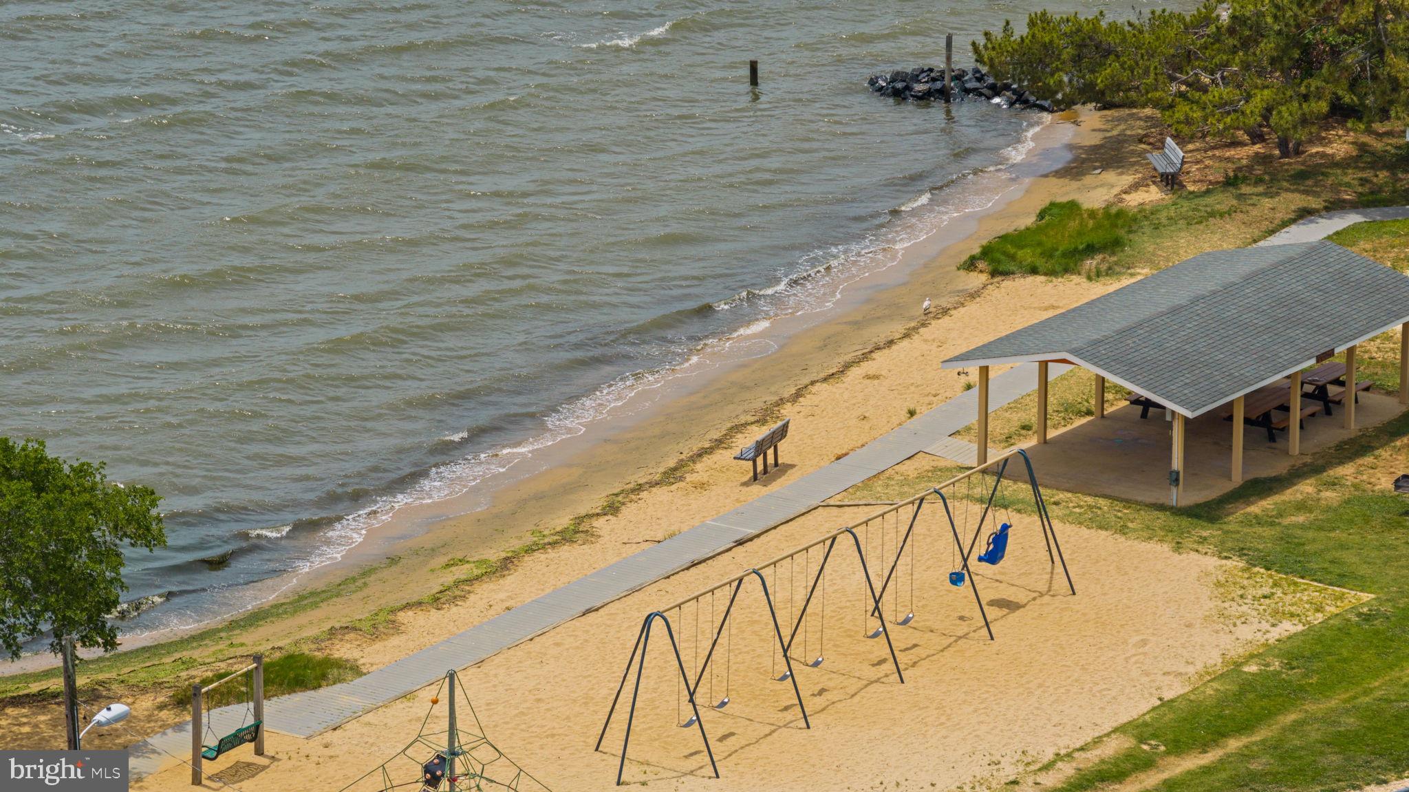 HILLSMERE SHORES - Residential