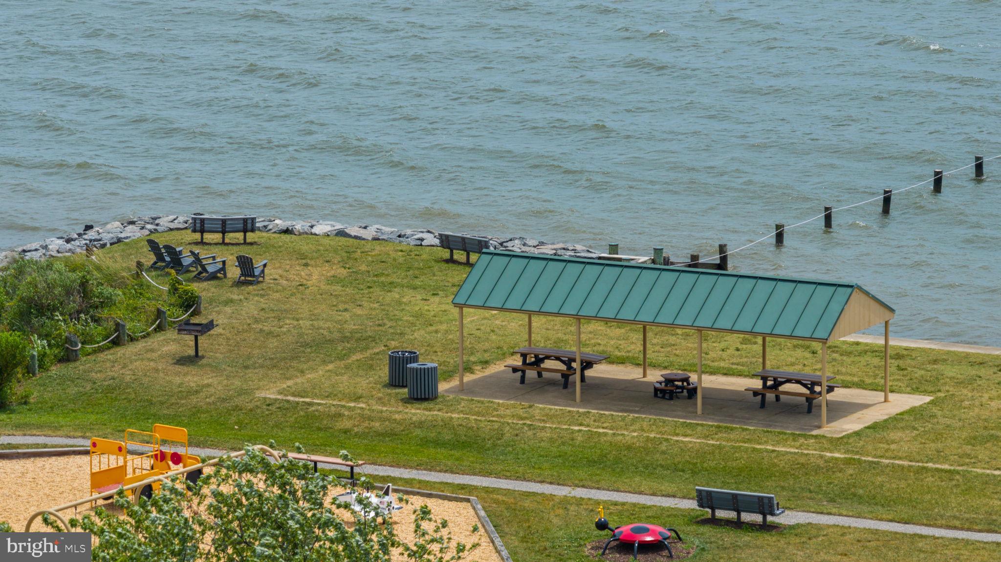 HILLSMERE SHORES - Residential