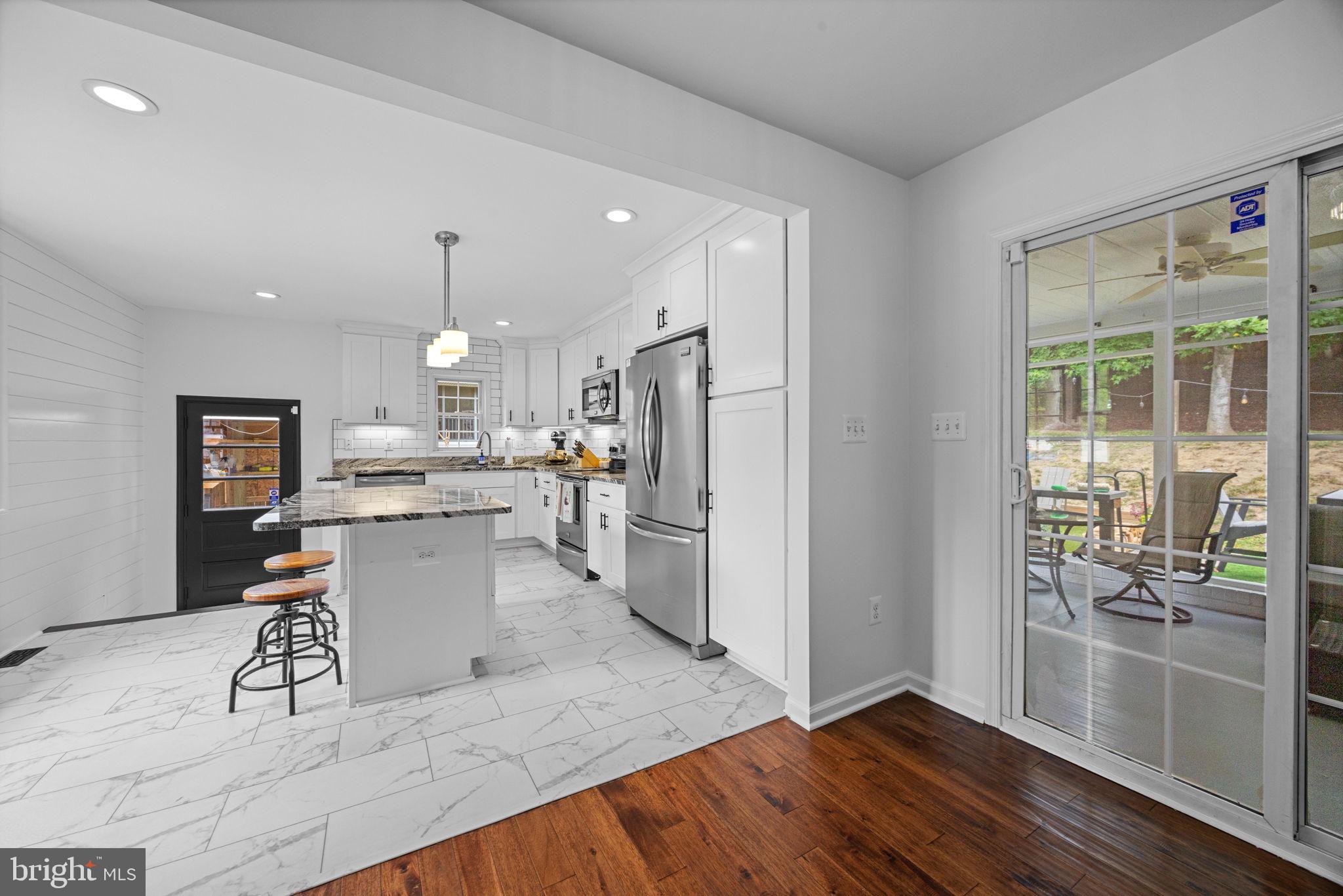 HILLSMERE SHORES - Residential