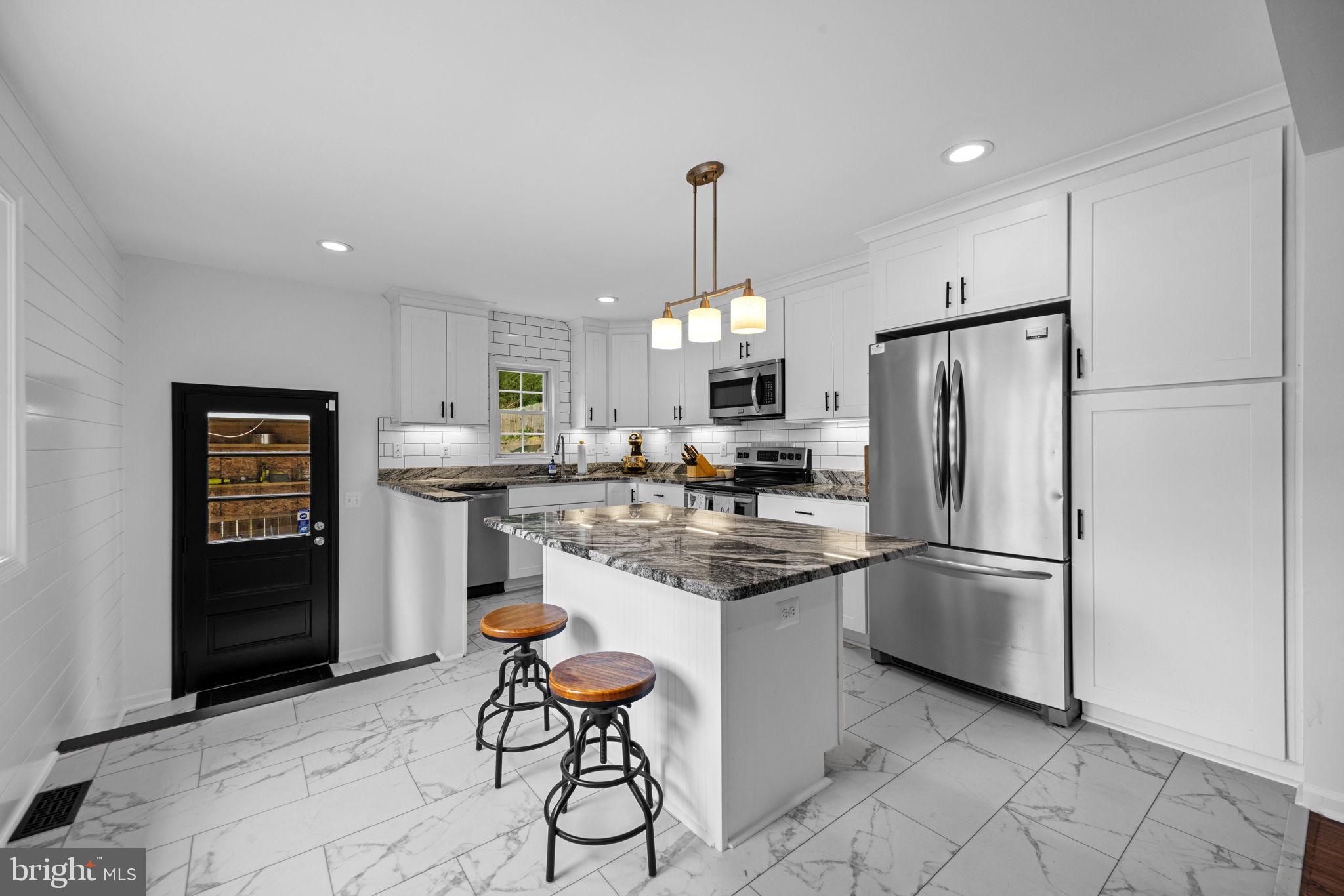 HILLSMERE SHORES - Residential