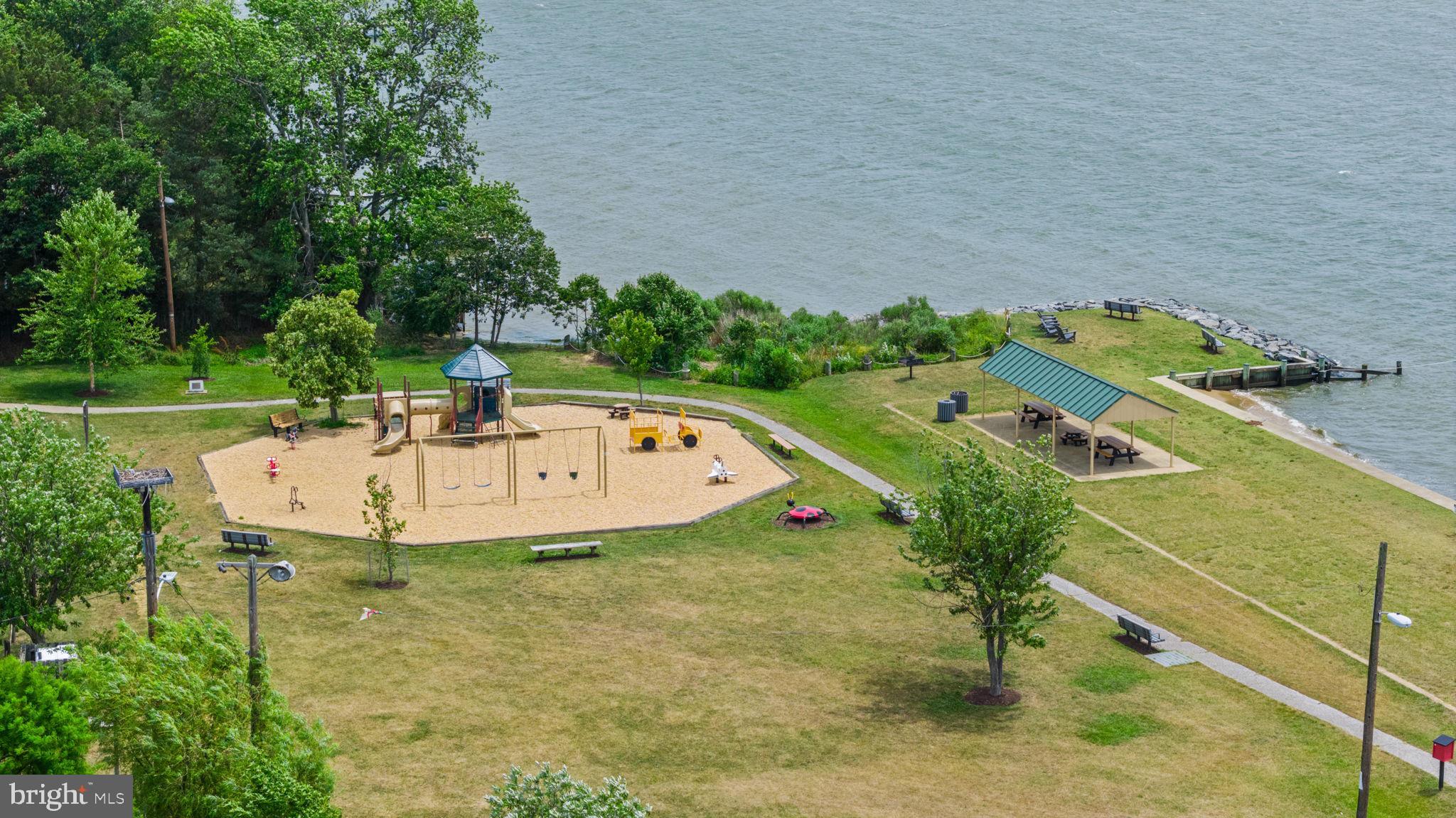 HILLSMERE SHORES - Residential