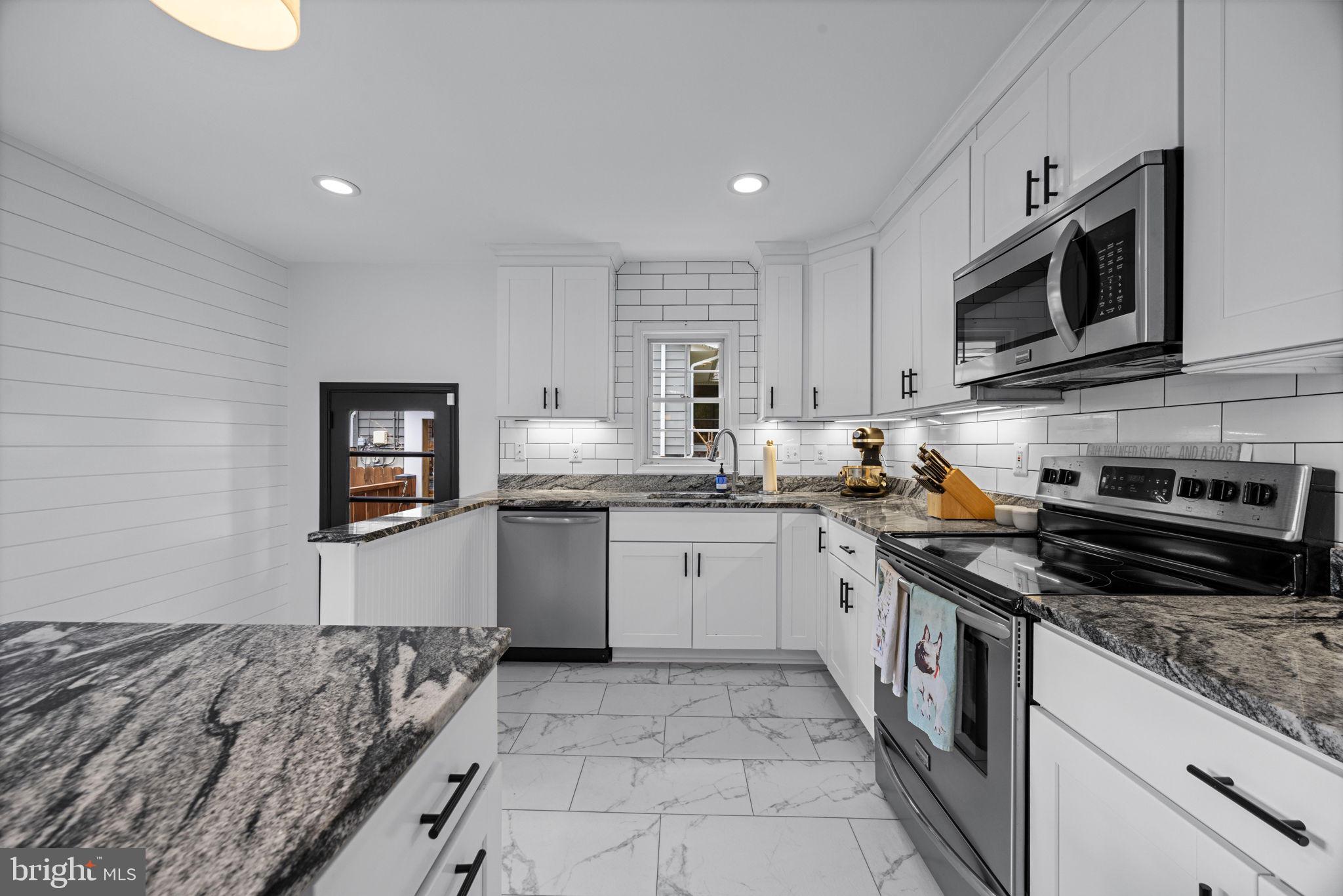 HILLSMERE SHORES - Residential