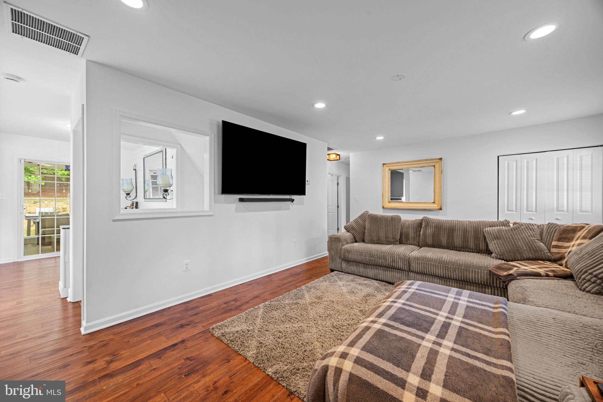 HILLSMERE SHORES - Residential