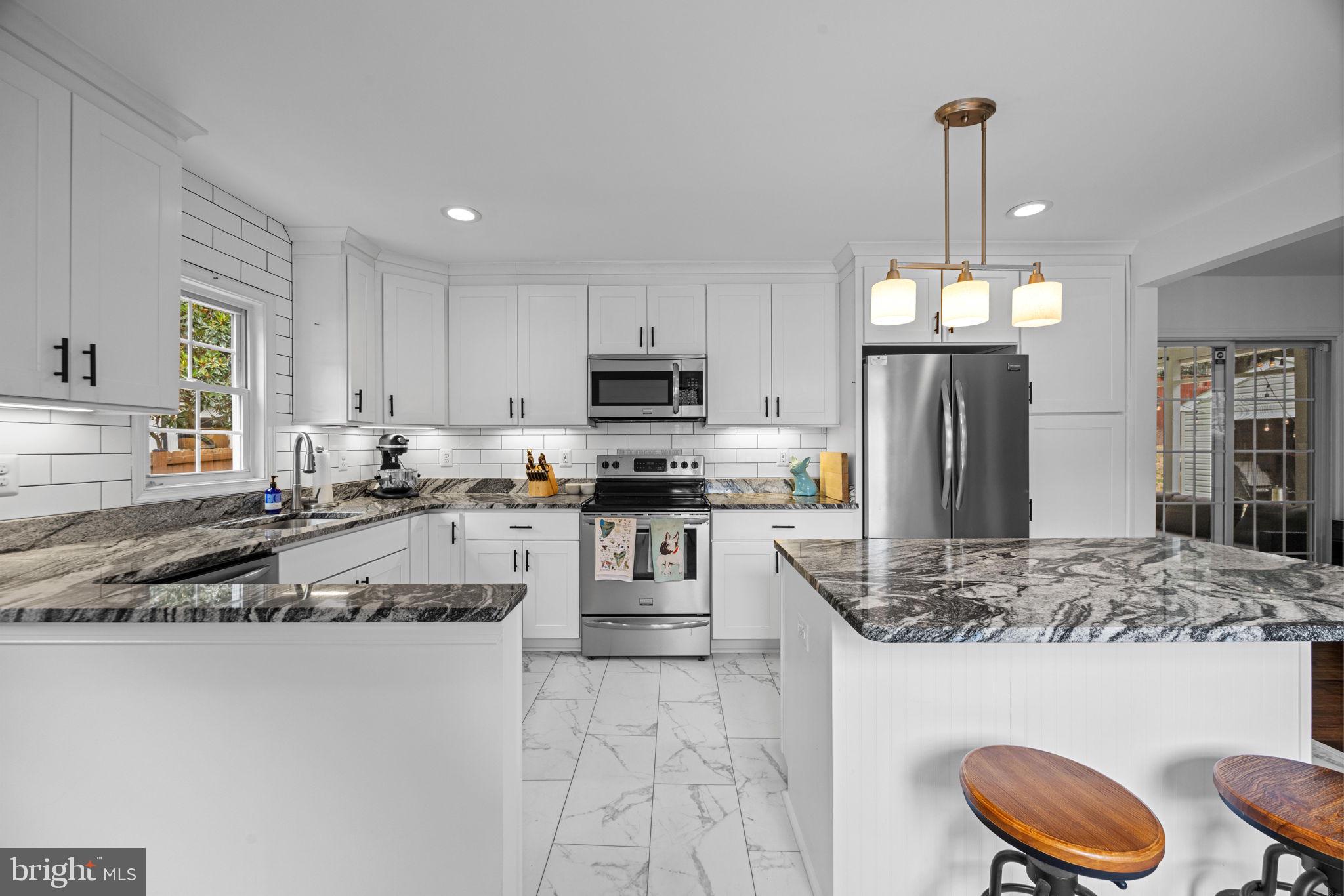 HILLSMERE SHORES - Residential