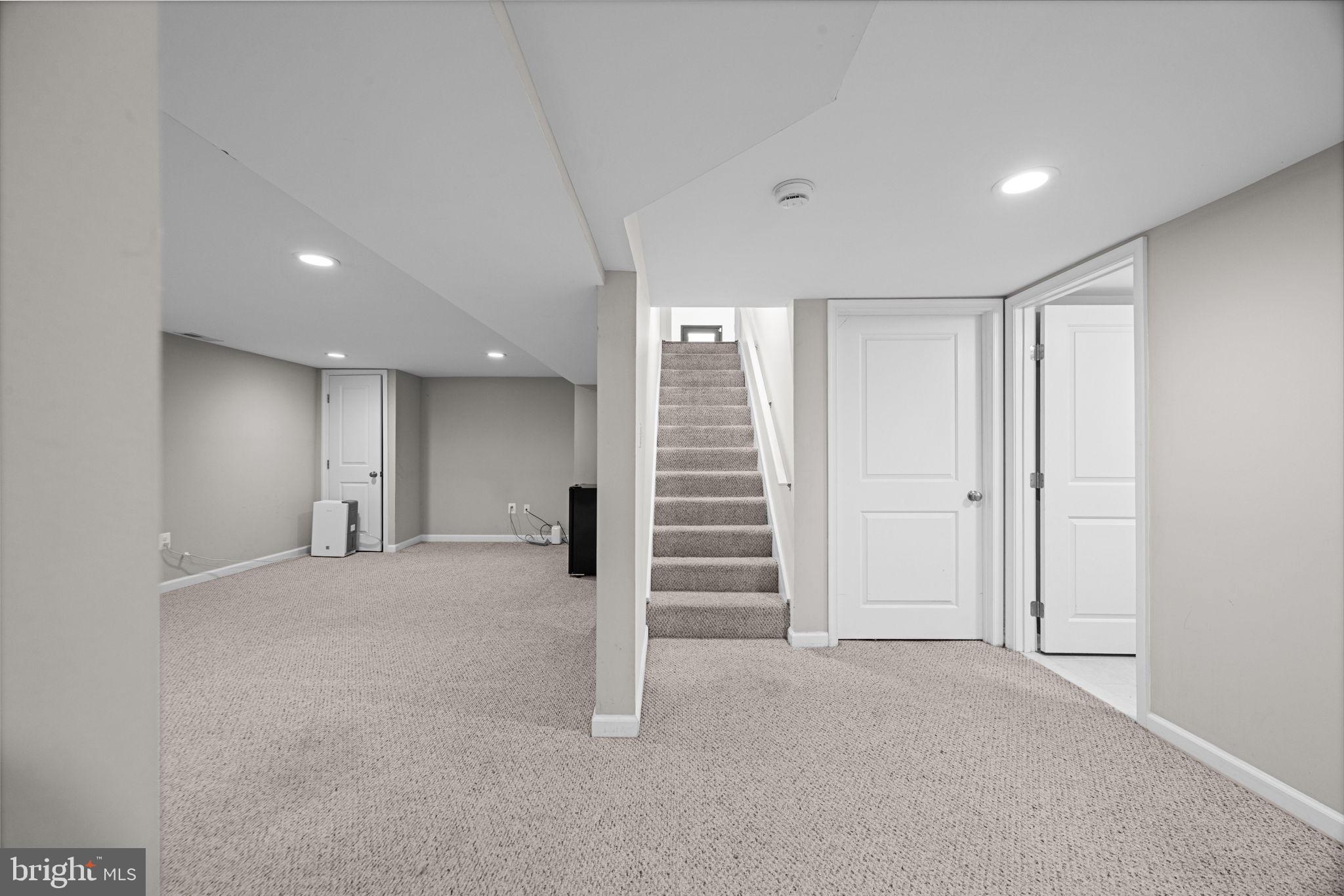 HILLSMERE SHORES - Residential