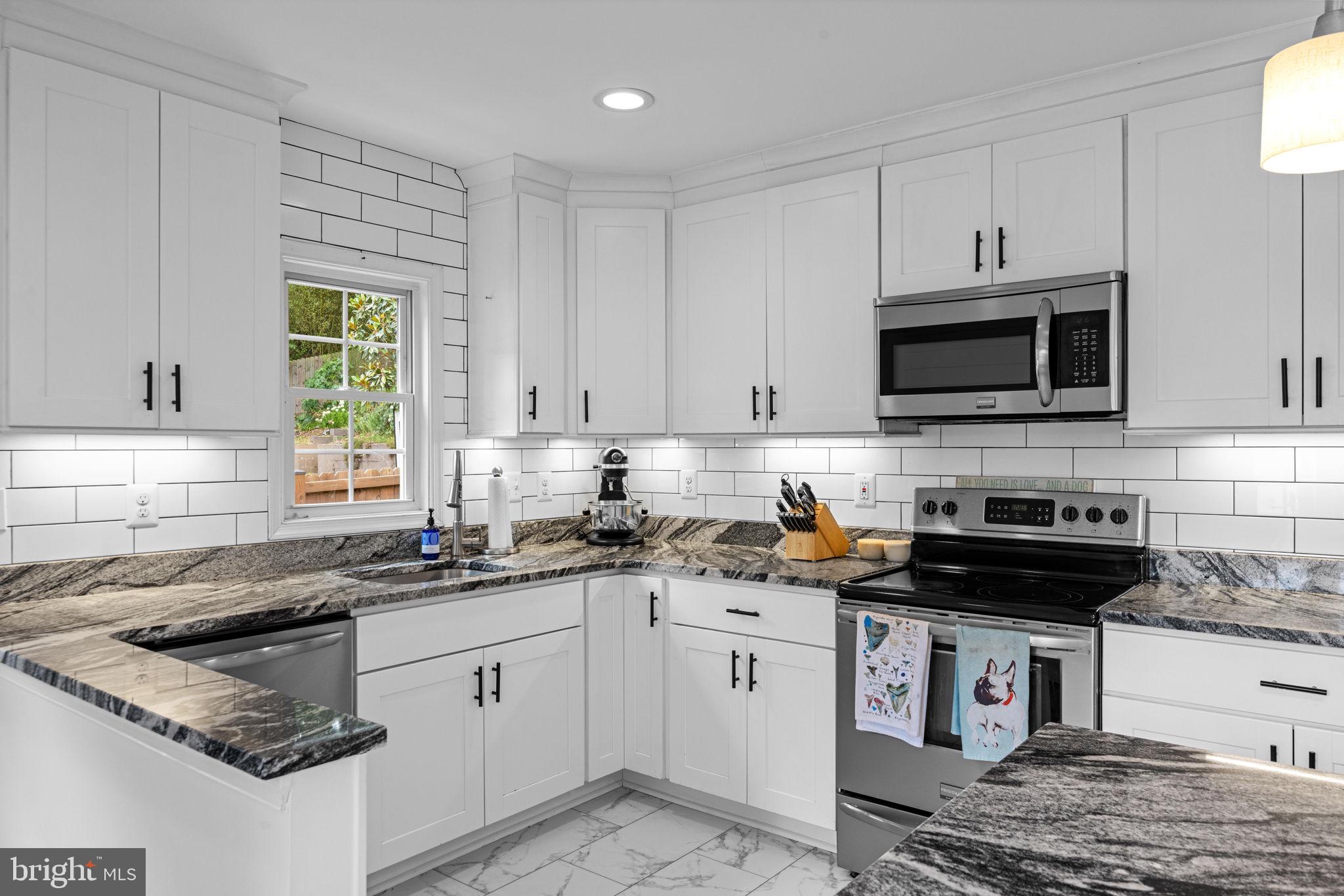 HILLSMERE SHORES - Residential