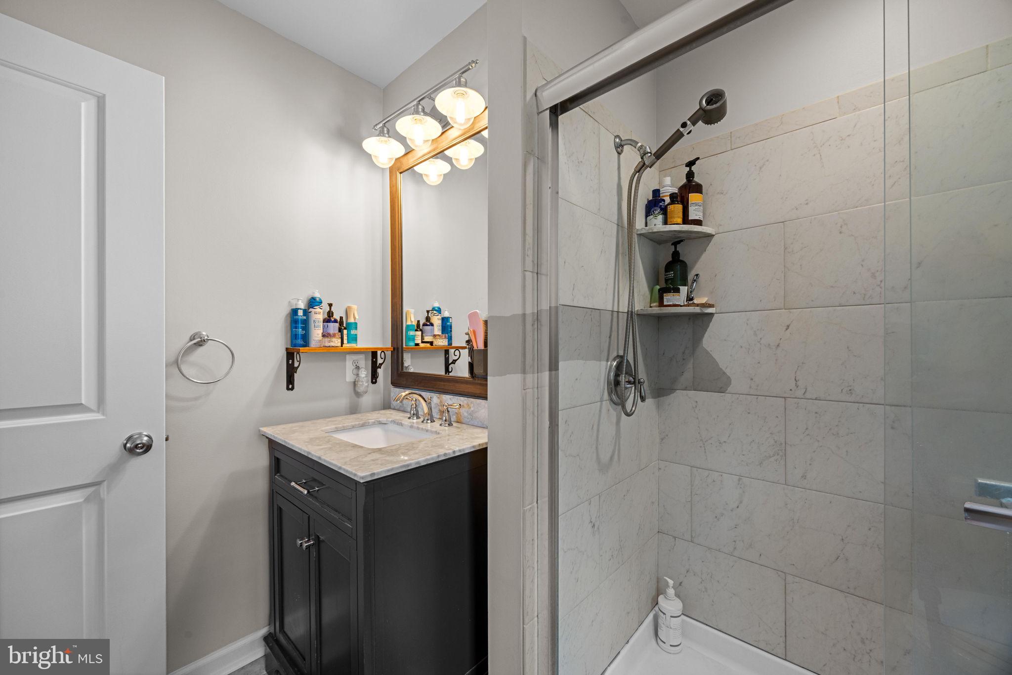 HILLSMERE SHORES - Residential