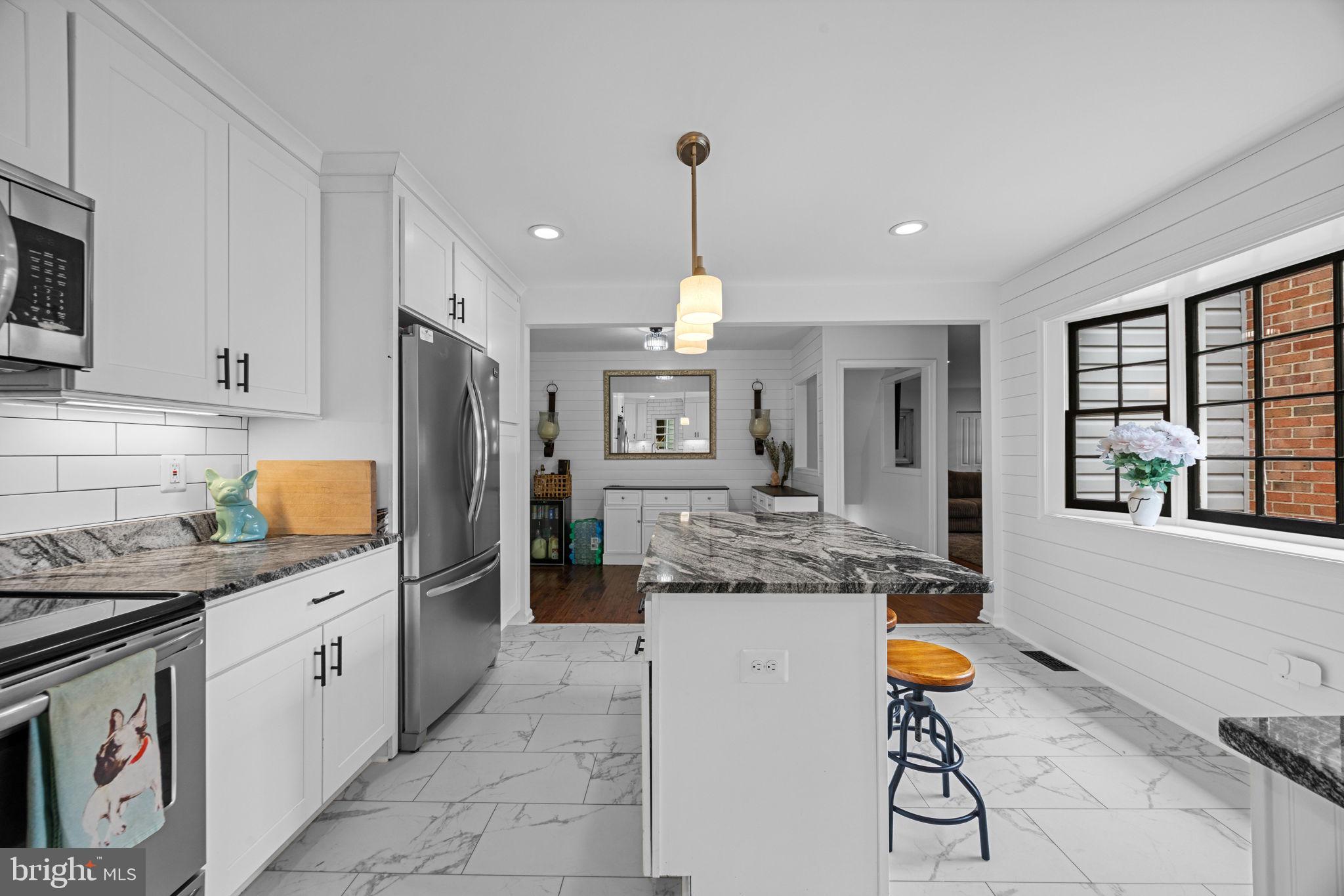 HILLSMERE SHORES - Residential