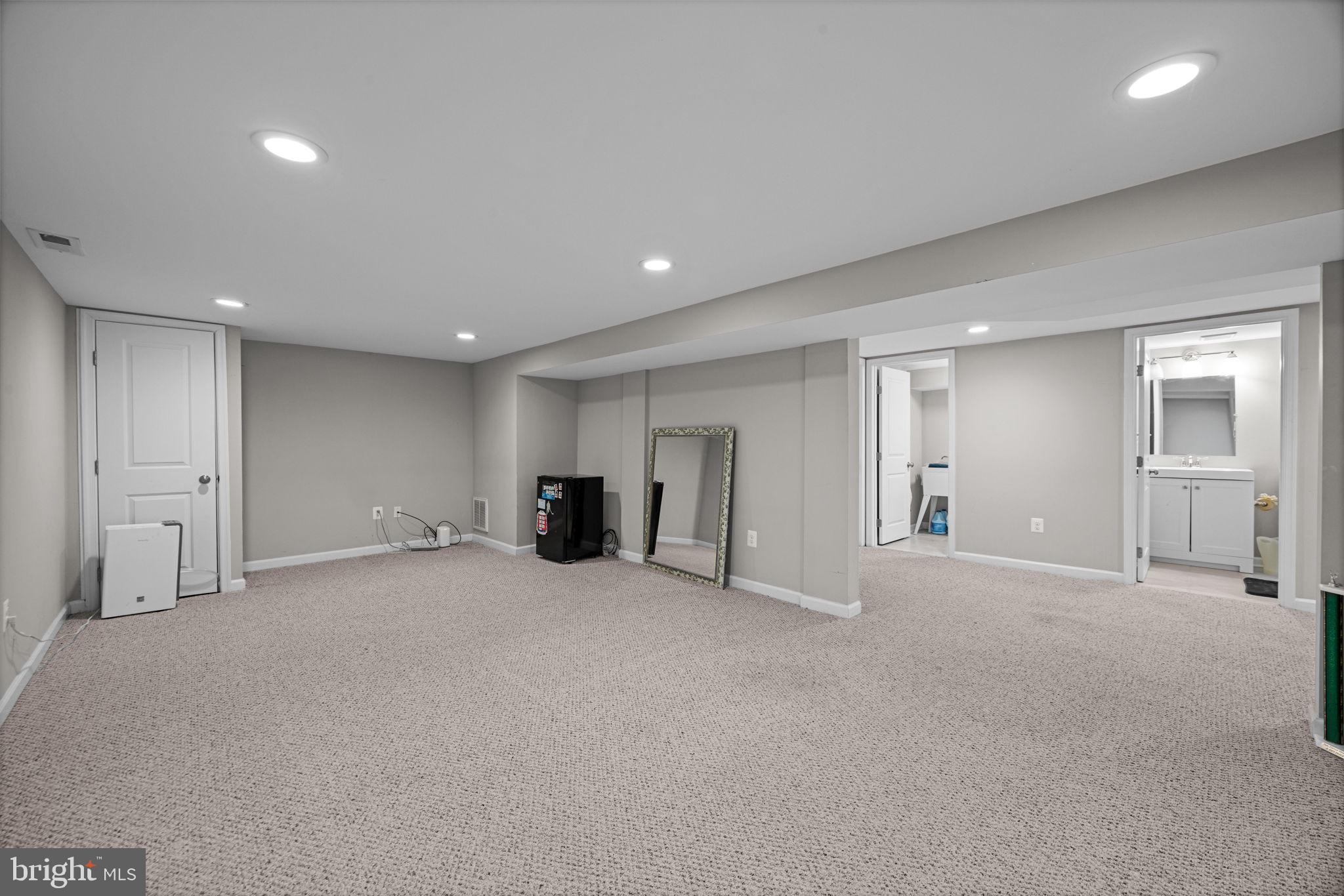 HILLSMERE SHORES - Residential