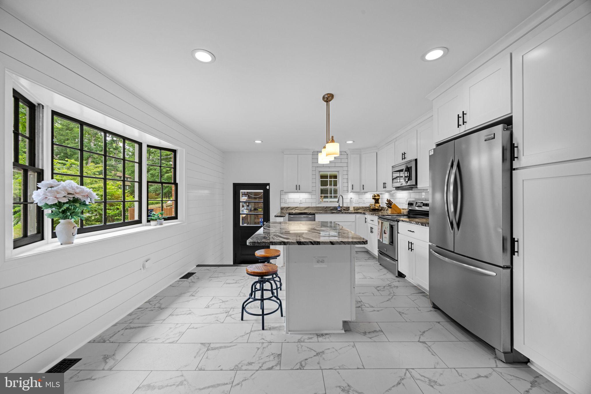 HILLSMERE SHORES - Residential