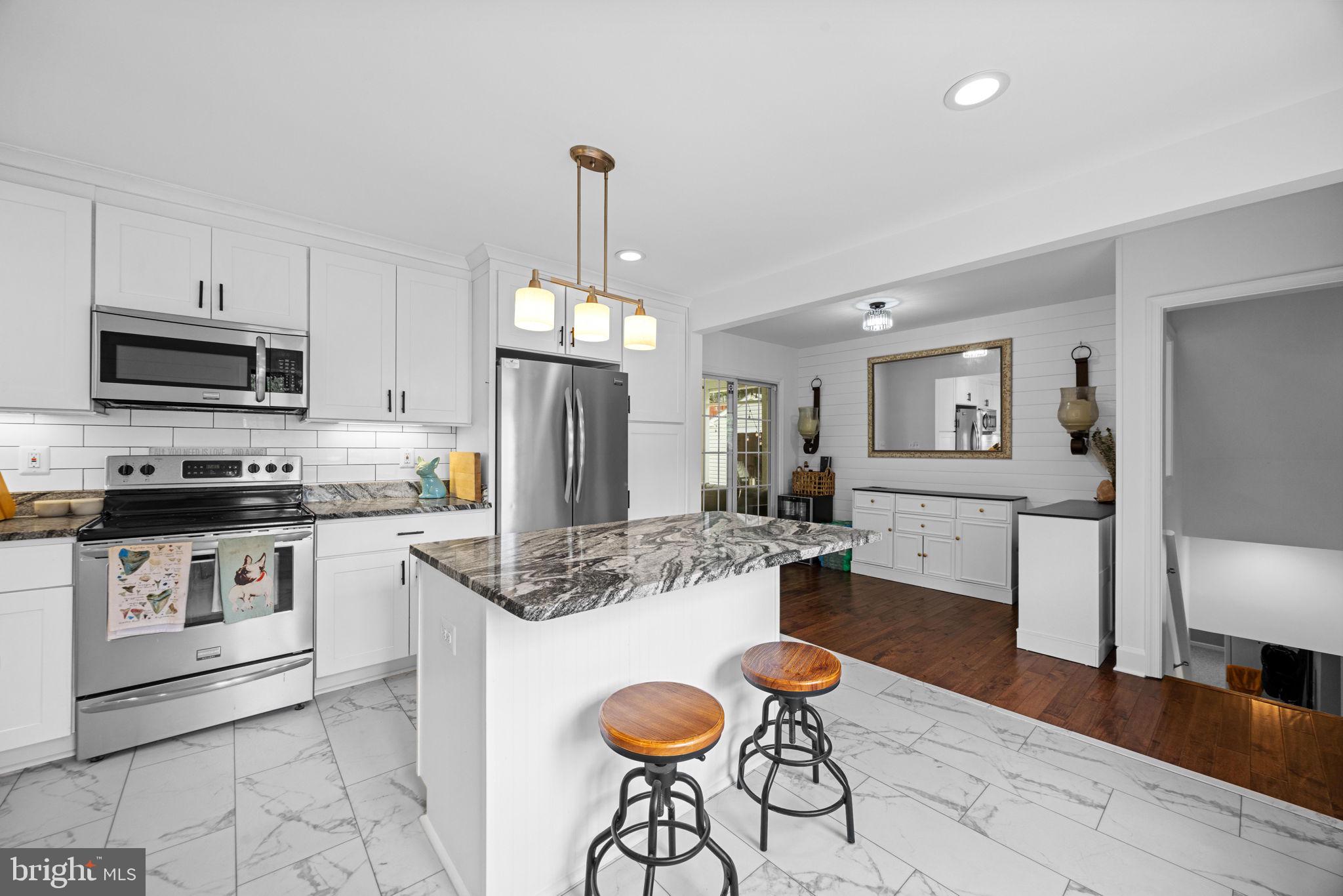 HILLSMERE SHORES - Residential