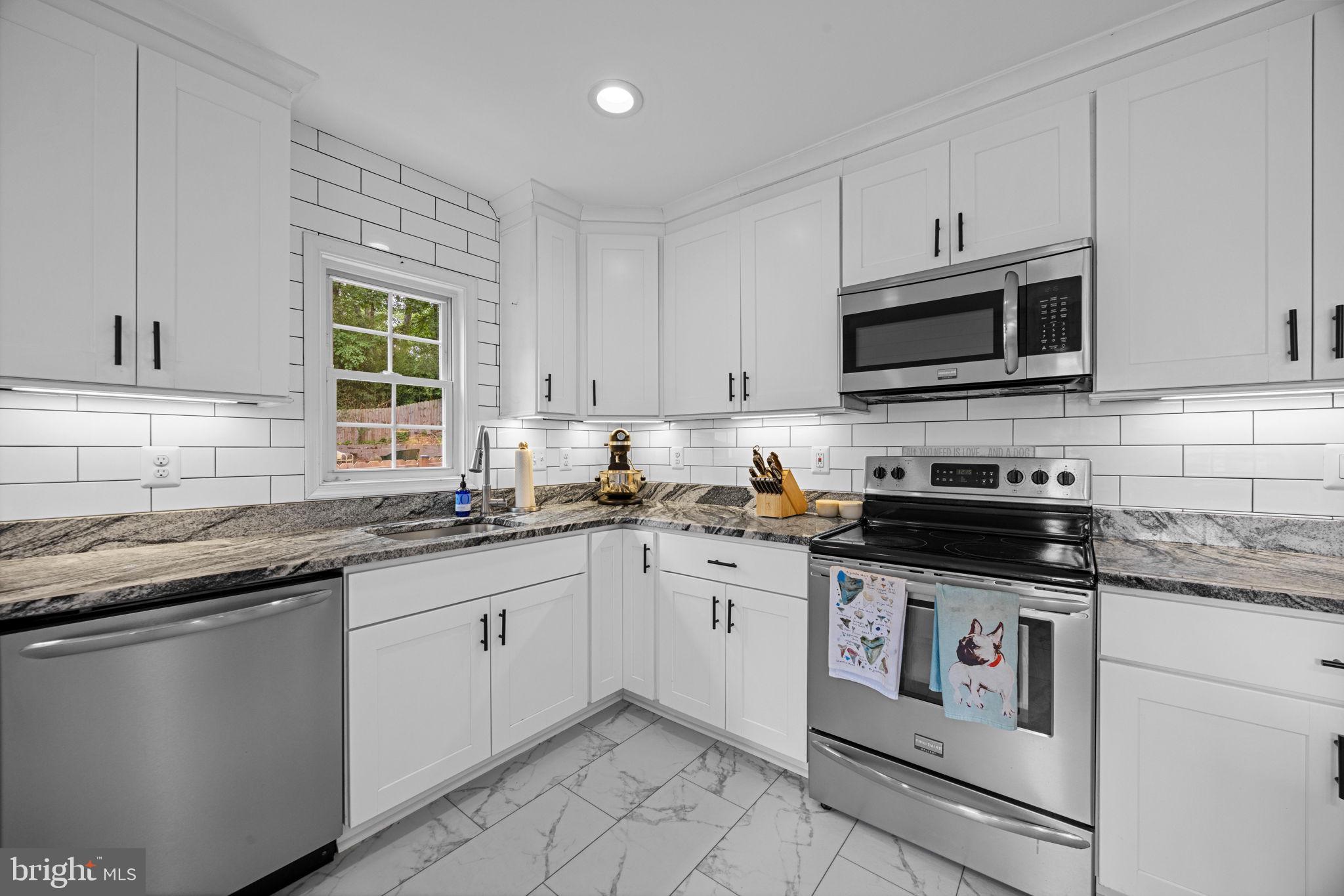 HILLSMERE SHORES - Residential