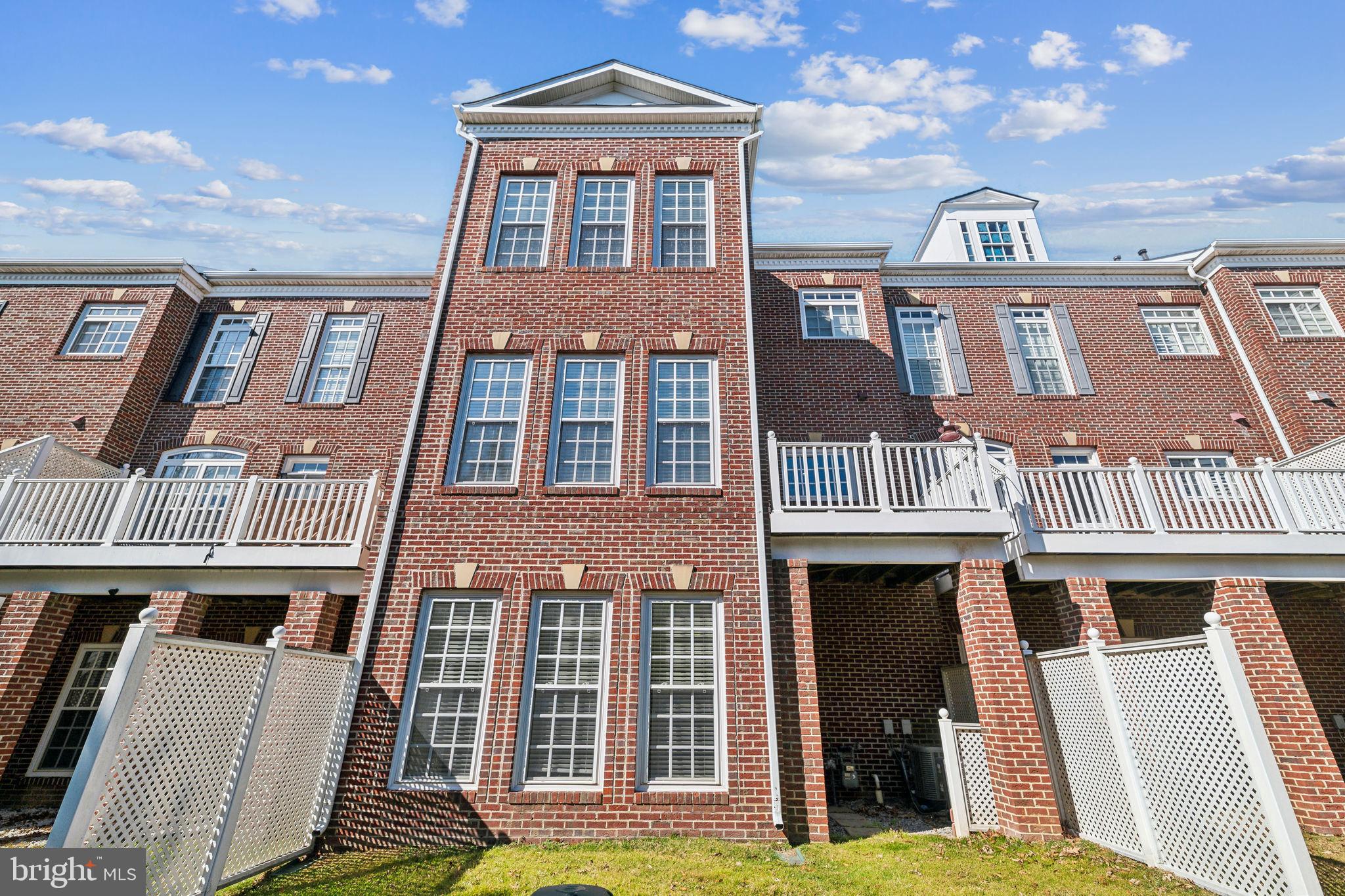 FAIRFAX GATEWAY - Residential Lease