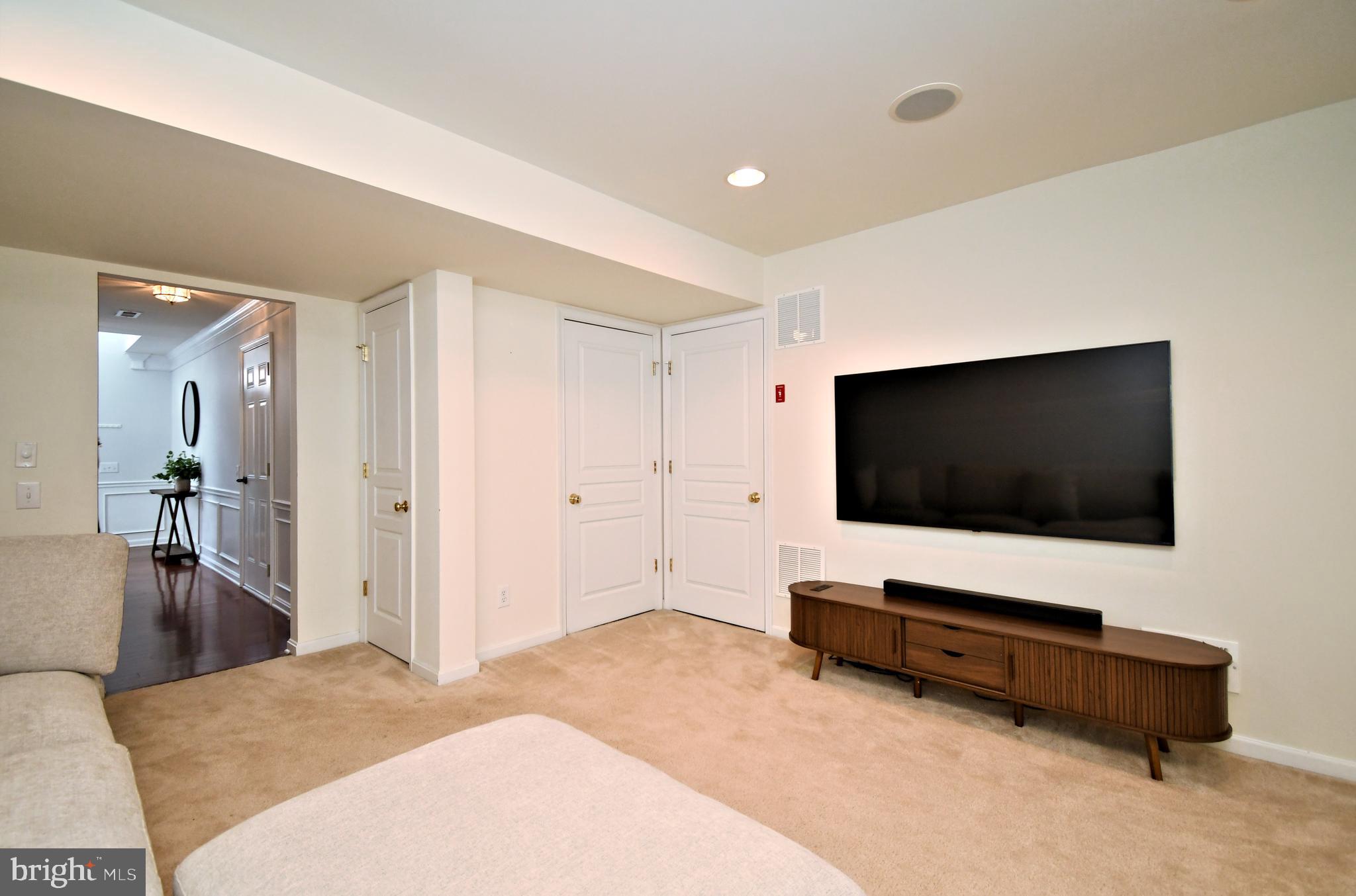 LONGFORD CROSSING - Residential