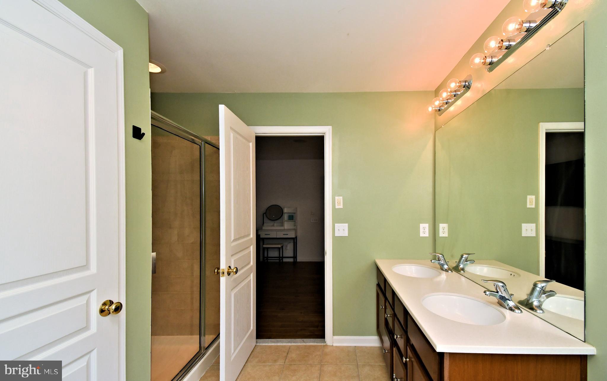 LONGFORD CROSSING - Residential