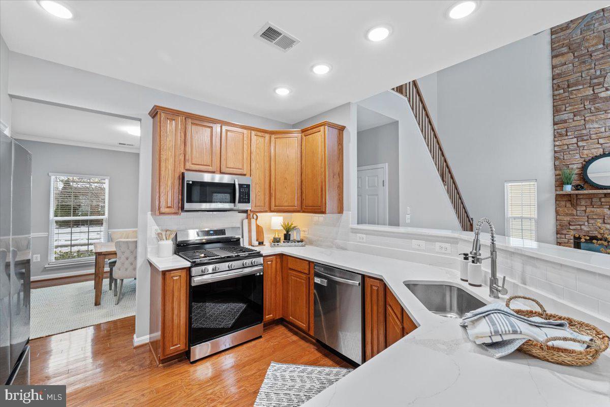SIGNATURE AT BROADLANDS - Residential