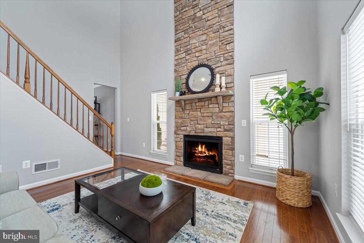 SIGNATURE AT BROADLANDS - Residential
