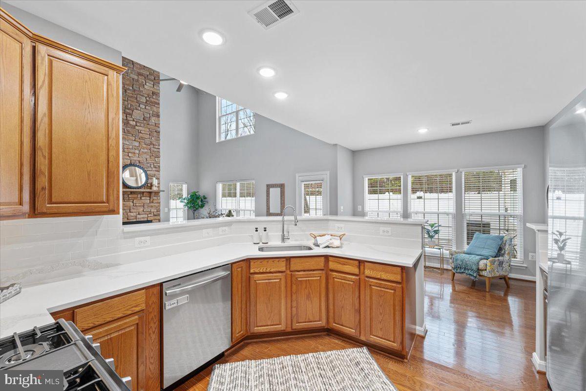 SIGNATURE AT BROADLANDS - Residential