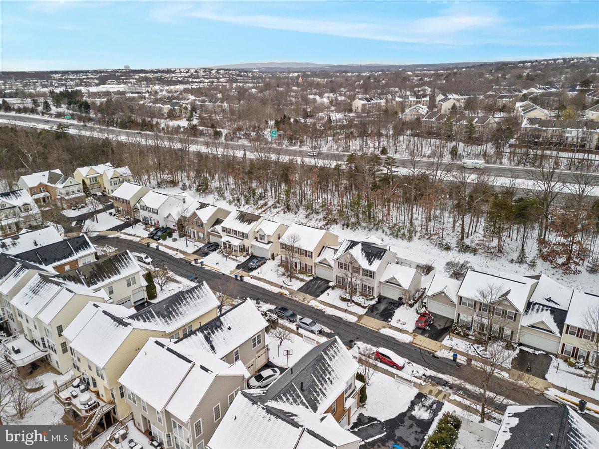 SIGNATURE AT BROADLANDS - Residential