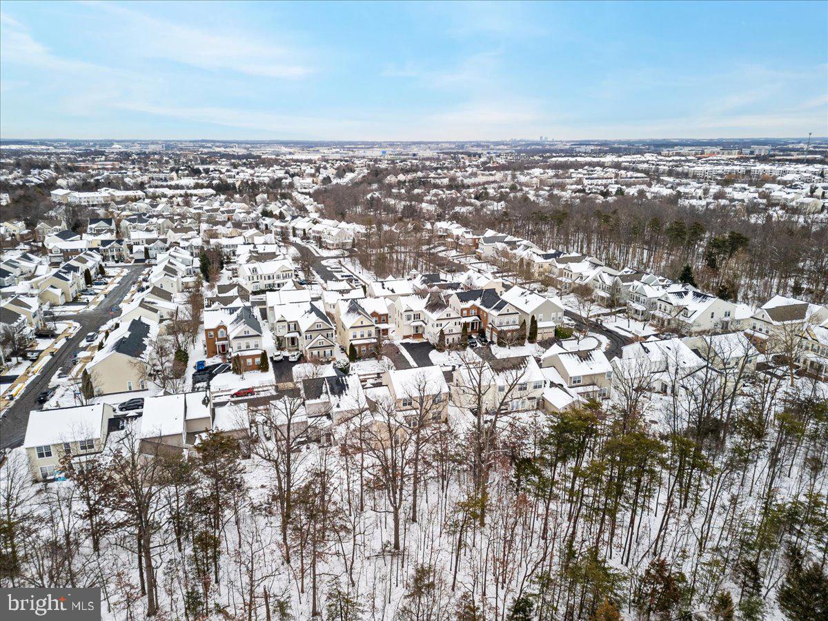 SIGNATURE AT BROADLANDS - Residential