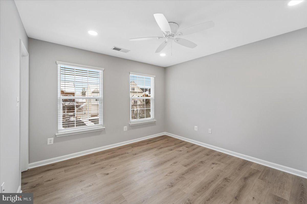 SIGNATURE AT BROADLANDS - Residential