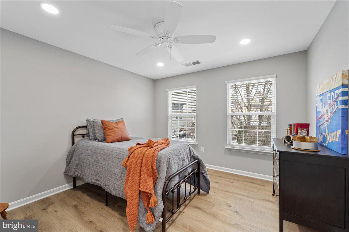 SIGNATURE AT BROADLANDS - Residential
