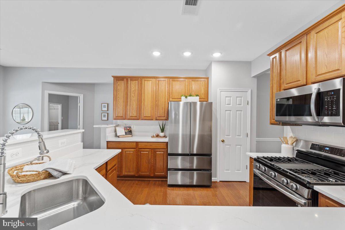 SIGNATURE AT BROADLANDS - Residential