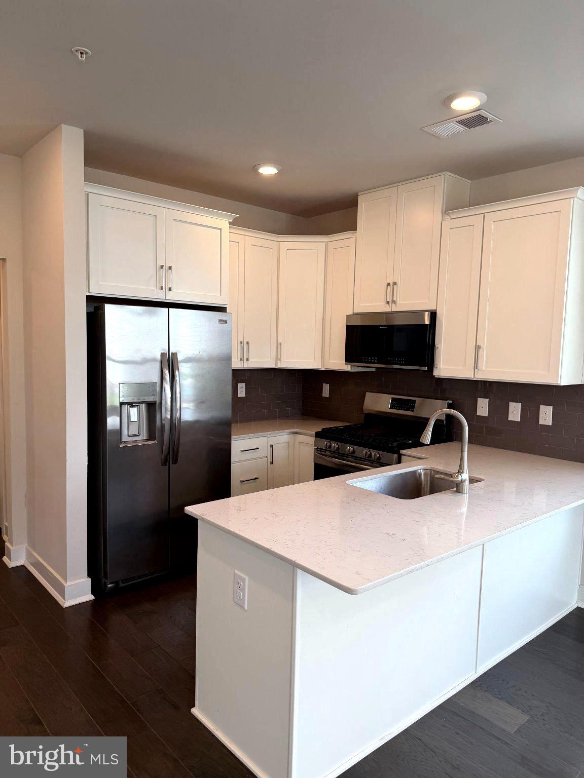 STEELPOINTE - Residential
