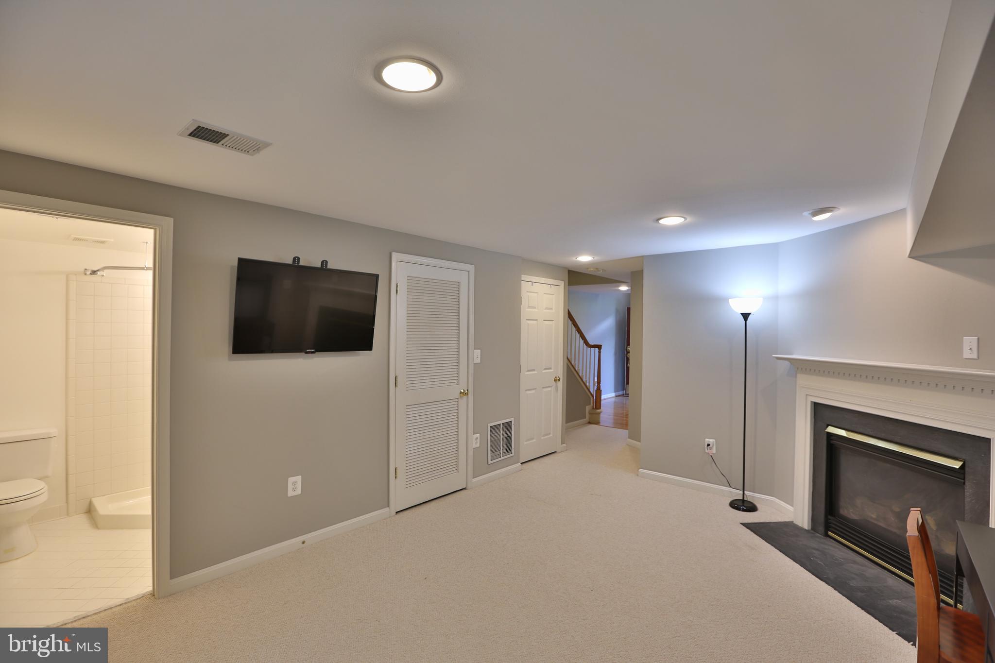 FAIR OAKS - Residential Lease