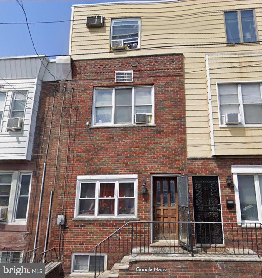 Welcome to 2642 S 6th Street — a classic South Philadelphia rowhome situated on a quiet, friendly block with strong potential for value-add. This three-bedroom property features bright, versatile living spaces ready for your vision and updates.
Currently tenant-occupied, this home presents an excellent opportunity for investors, contractors, or buyers looking to customize and build equity over time.
Conveniently located with easy access to the stadium district, Oregon Avenue shopping and dining, I-95, I-76, the Walt Whitman Bridge, and public transportation — making commuting and city living a breeze.
