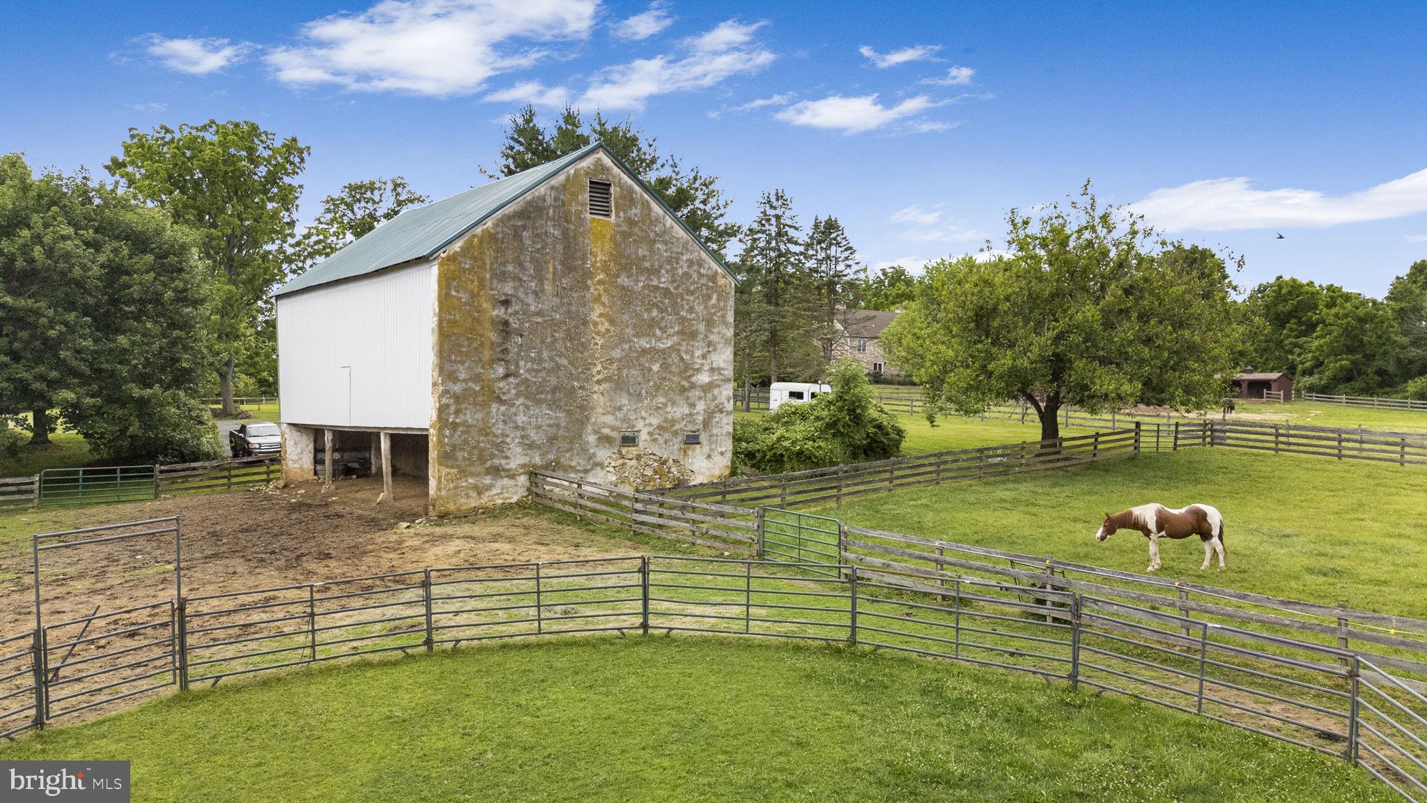 BASSETT HUNT - Residential