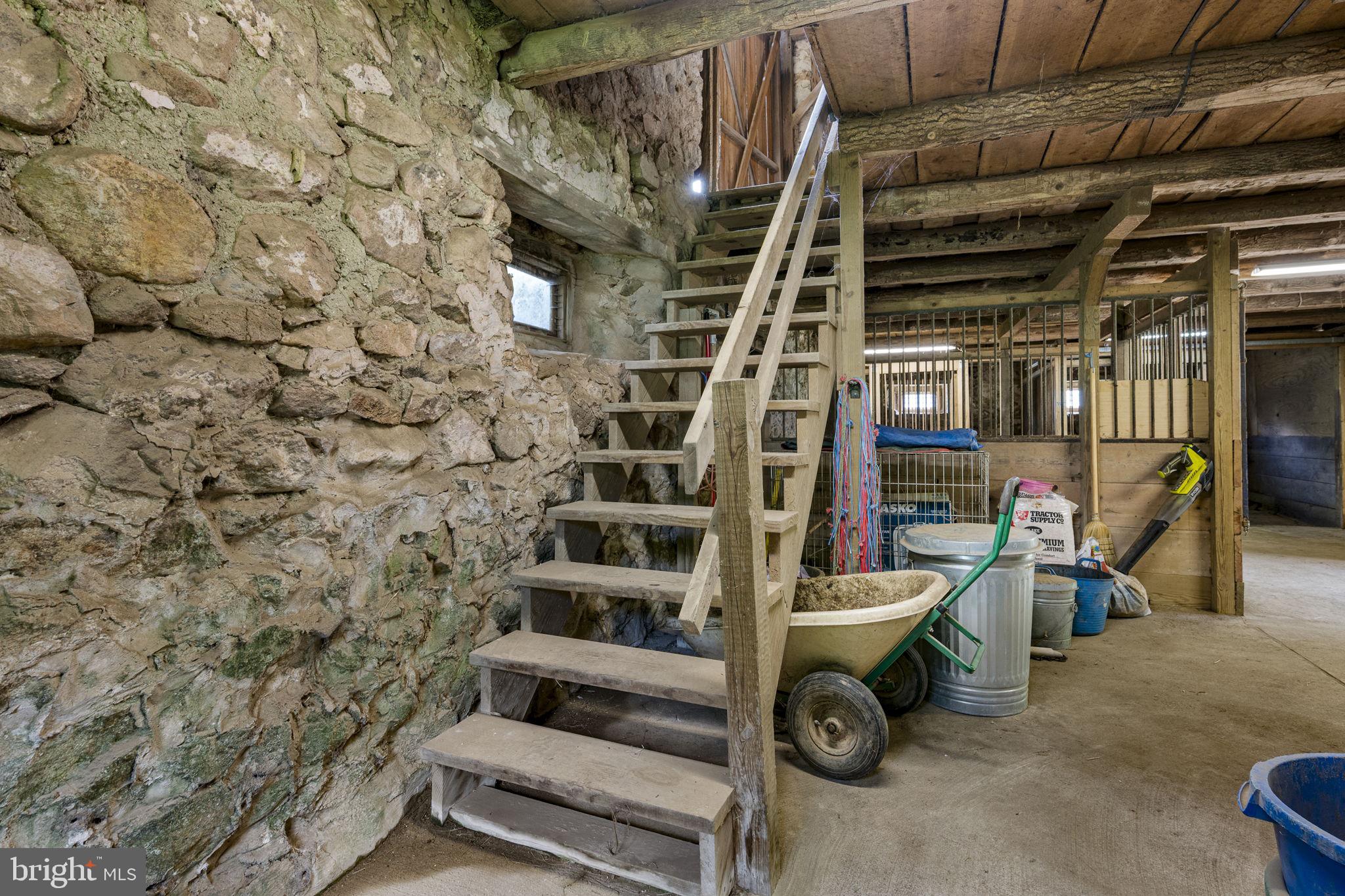 BASSETT HUNT - Residential