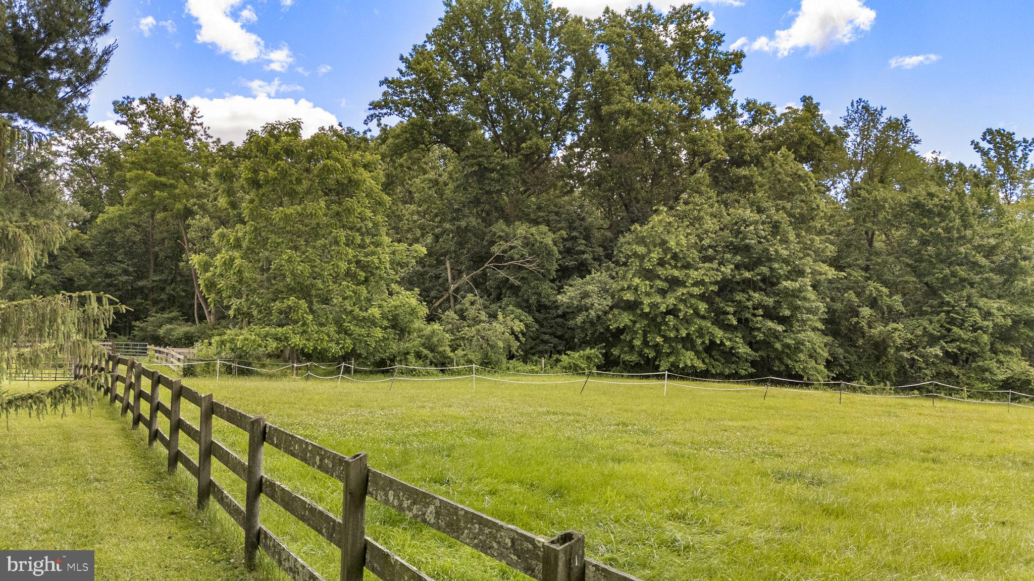 BASSETT HUNT - Residential