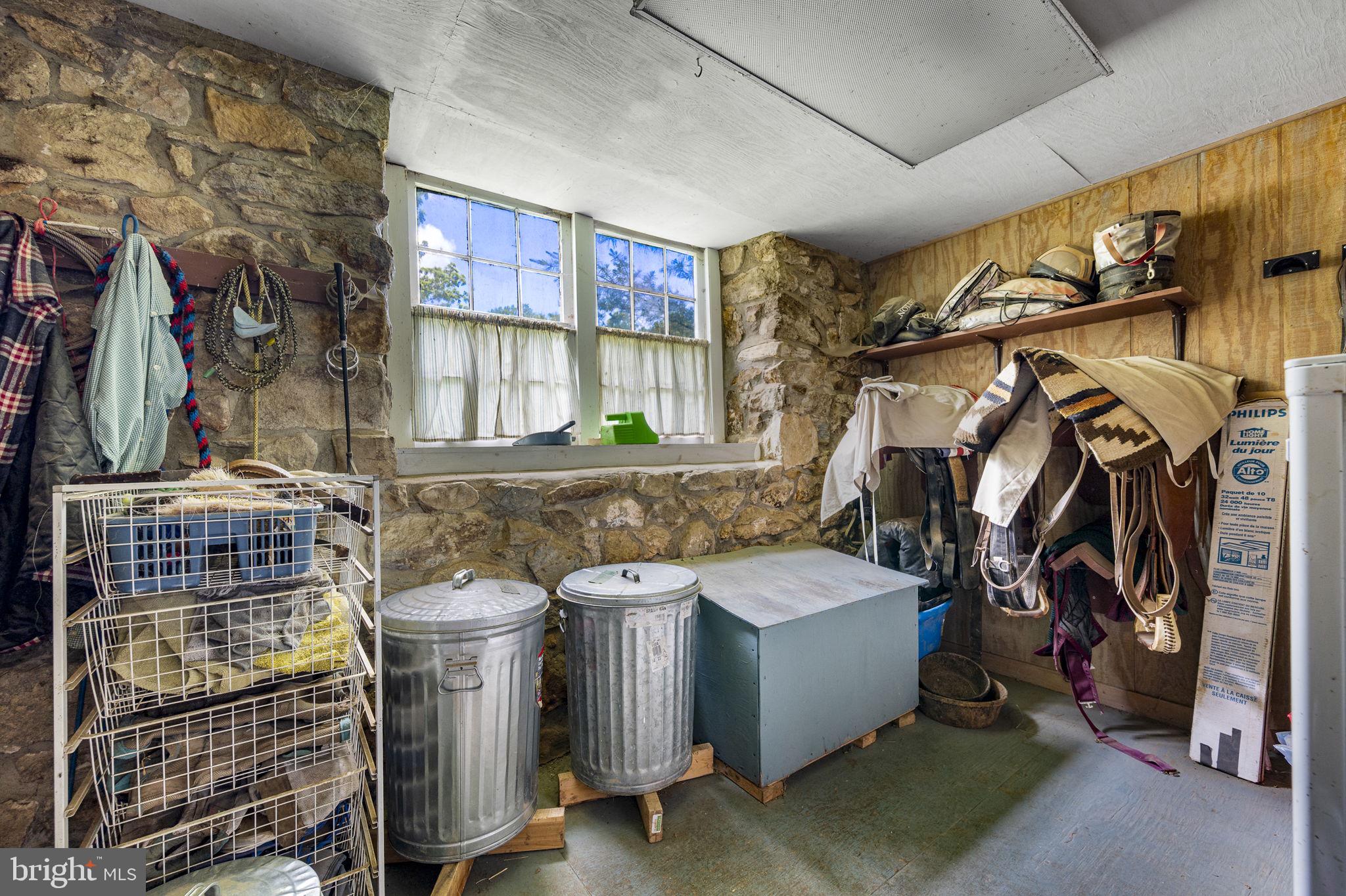 BASSETT HUNT - Residential