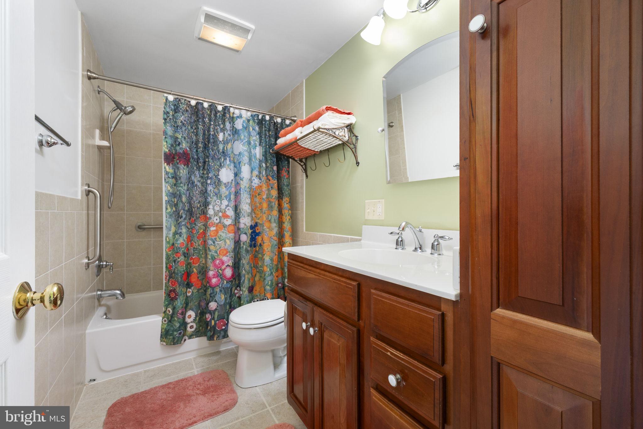 BASSETT HUNT - Residential