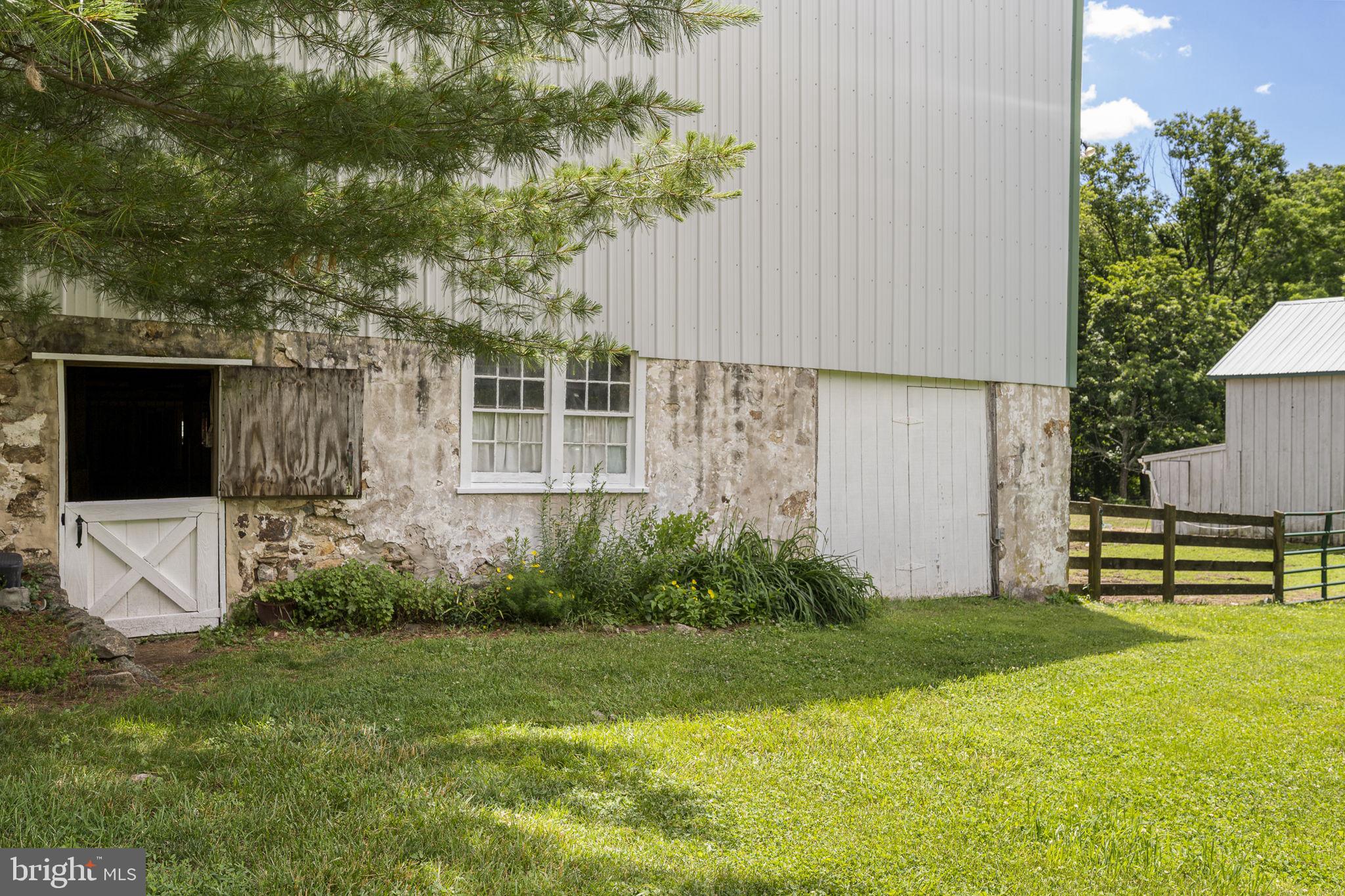 BASSETT HUNT - Residential