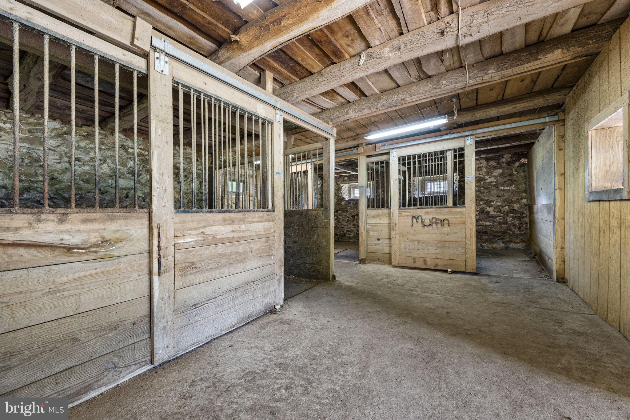 BASSETT HUNT - Residential