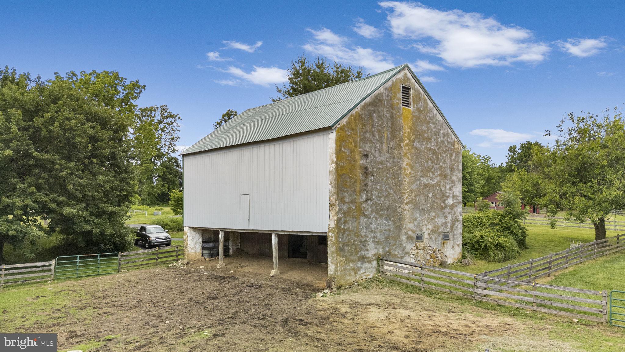 BASSETT HUNT - Residential