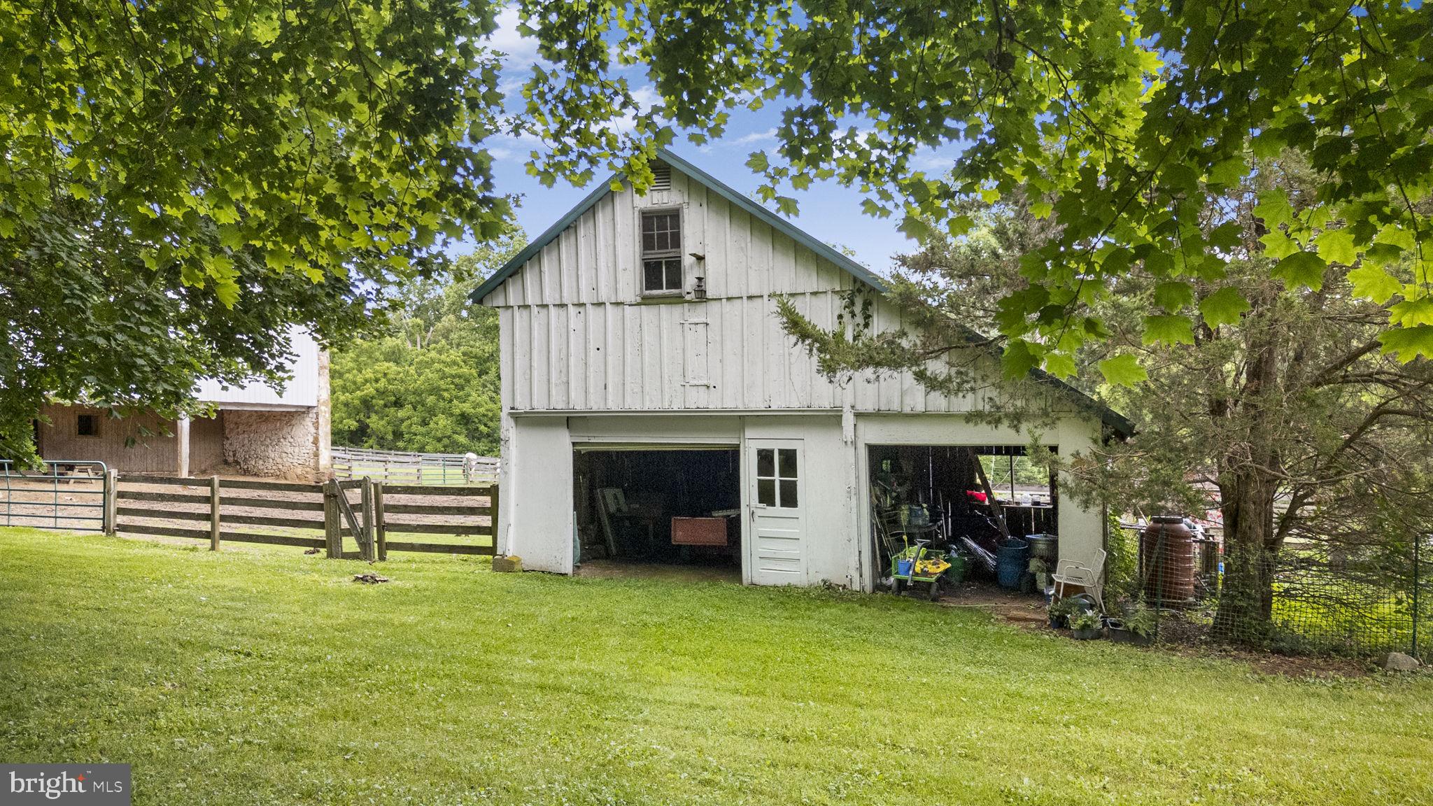 BASSETT HUNT - Residential