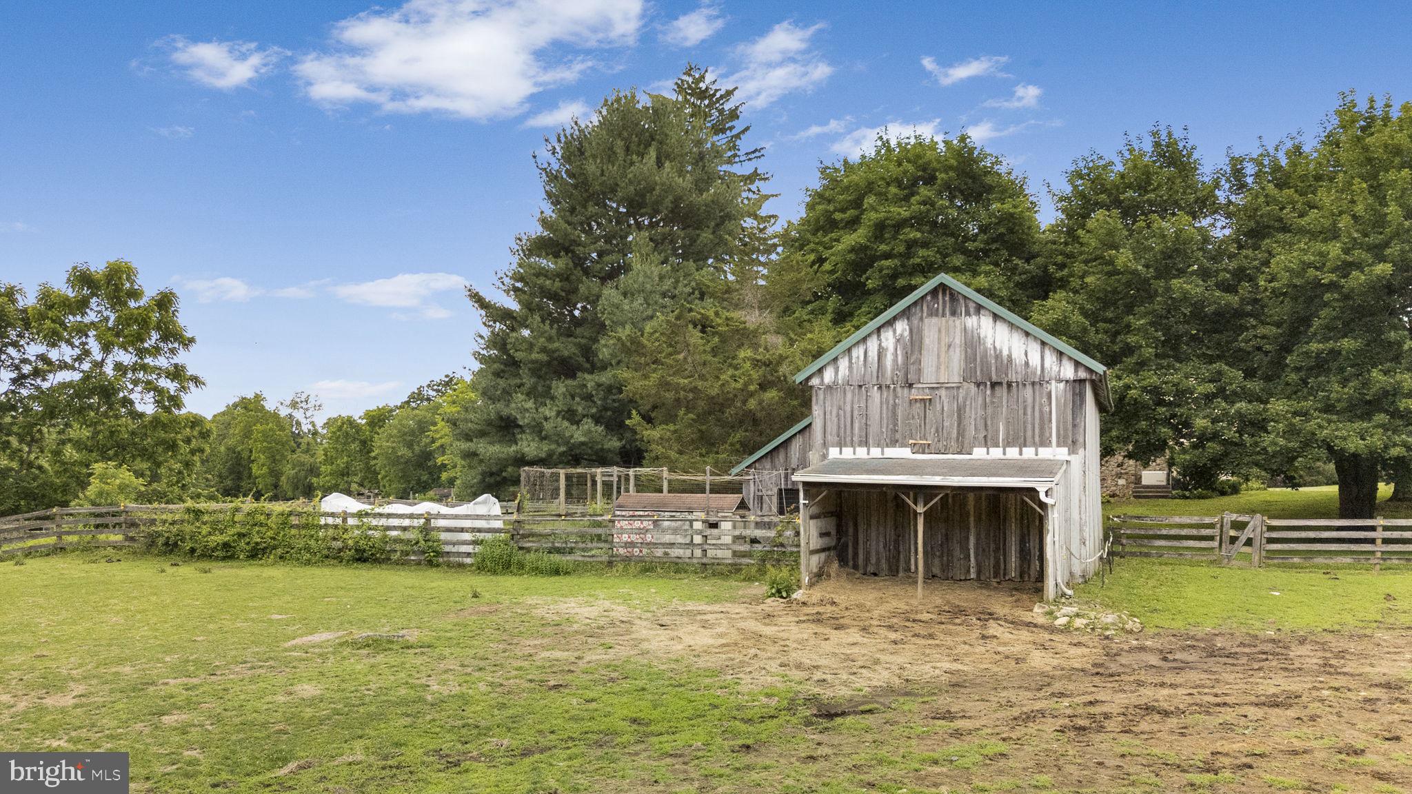 BASSETT HUNT - Residential