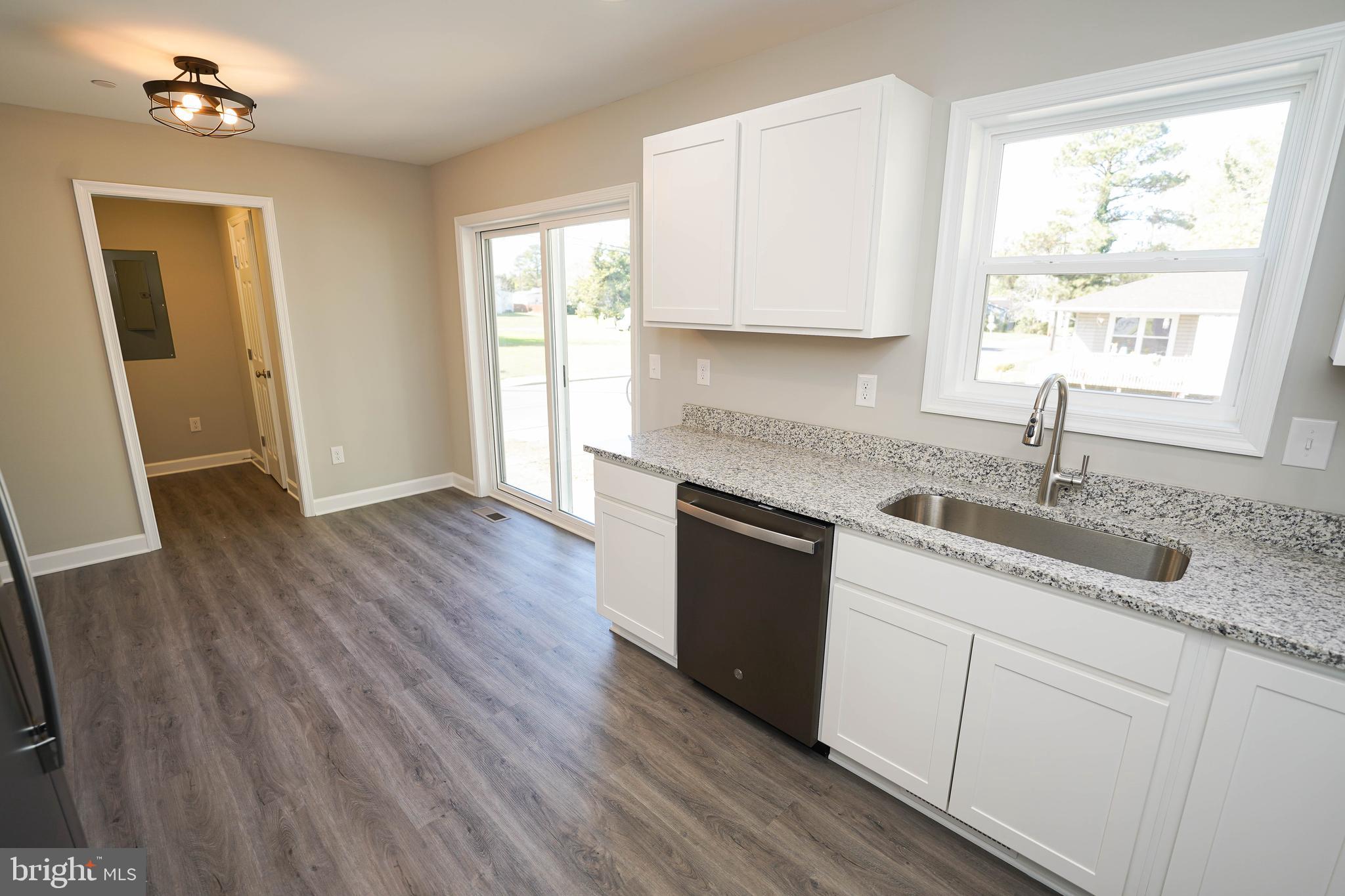 NEWTOWNE SQUARE - Residential