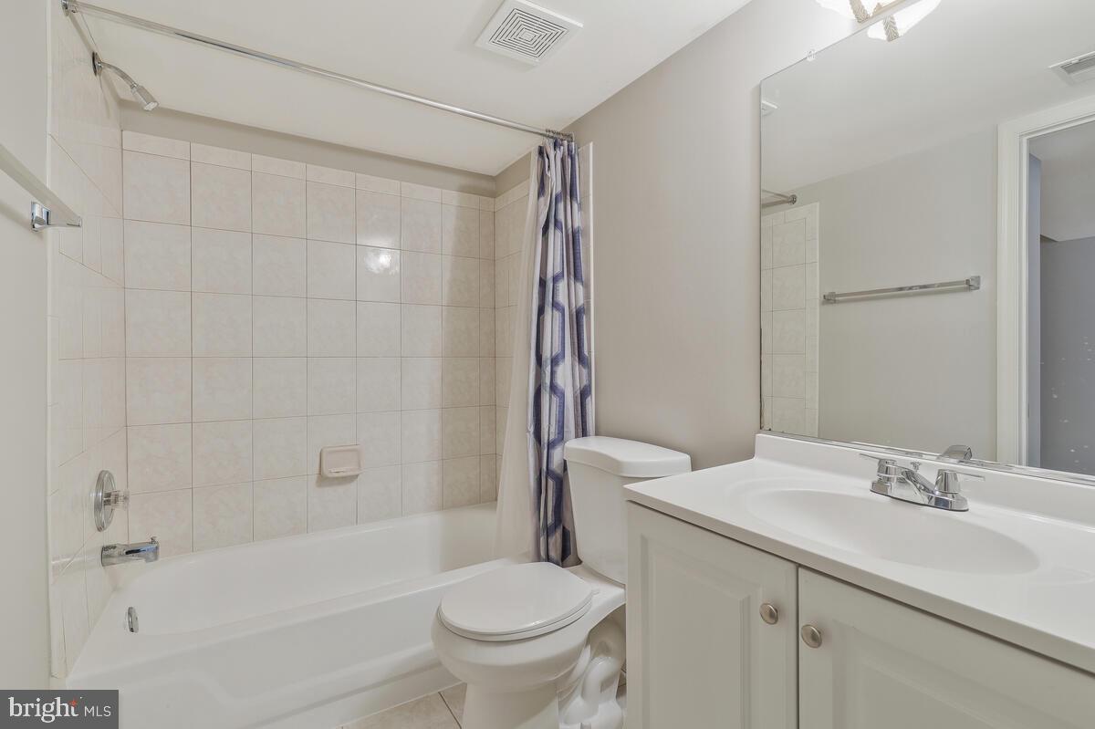 ROLLING HILLS ESTATES - Residential