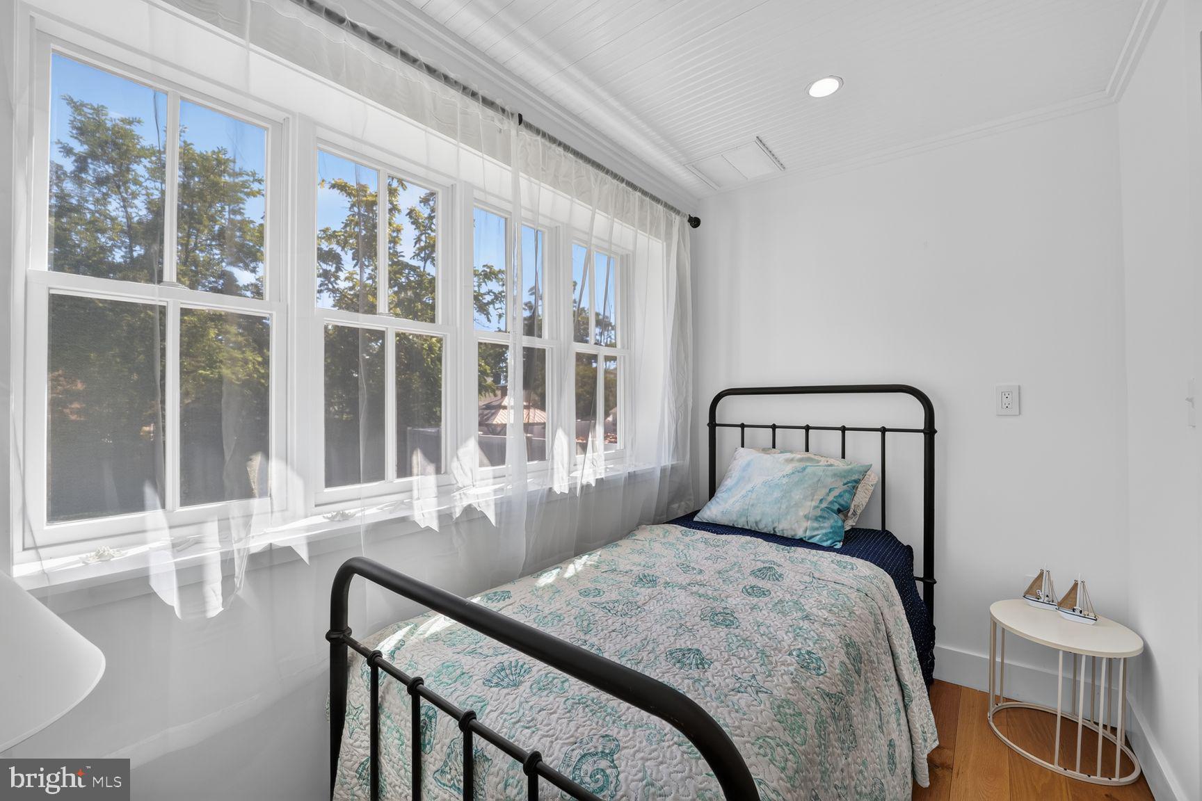 OWINGS BEACH - Residential