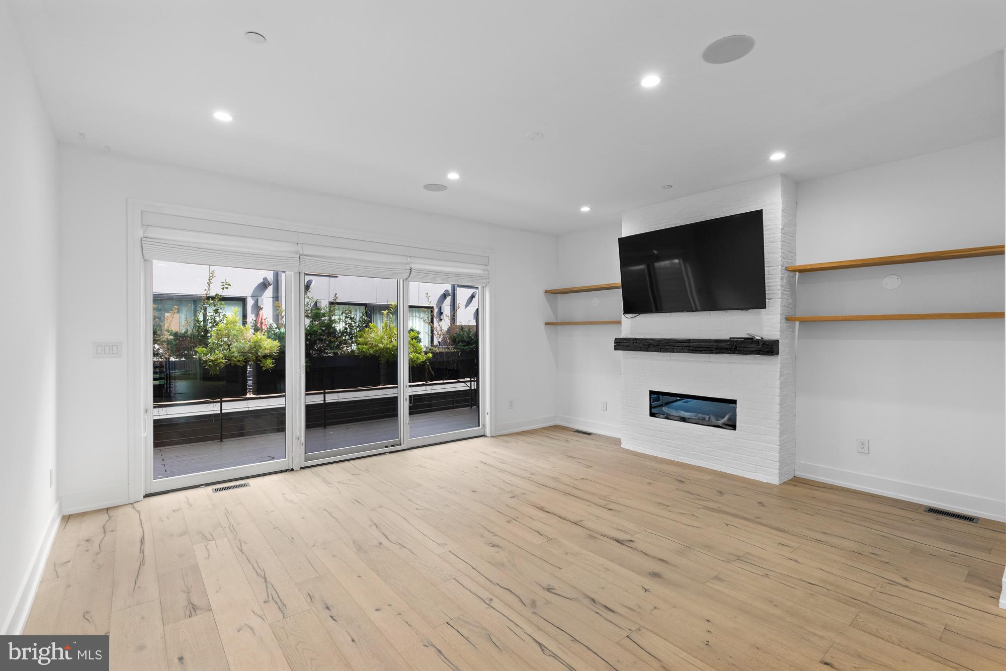 BELLA VISTA - Residential