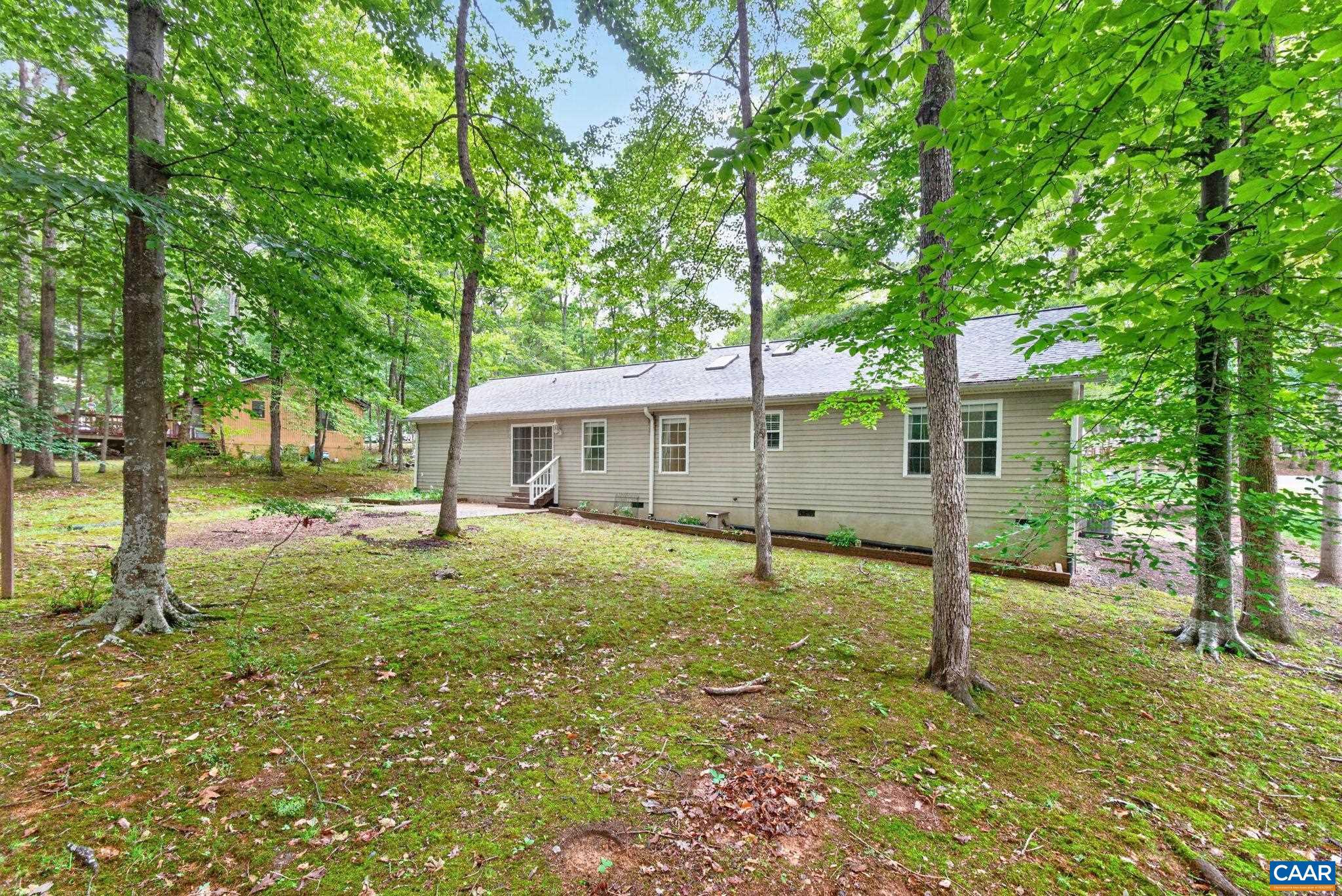 LAKE MONTICELLO - Residential