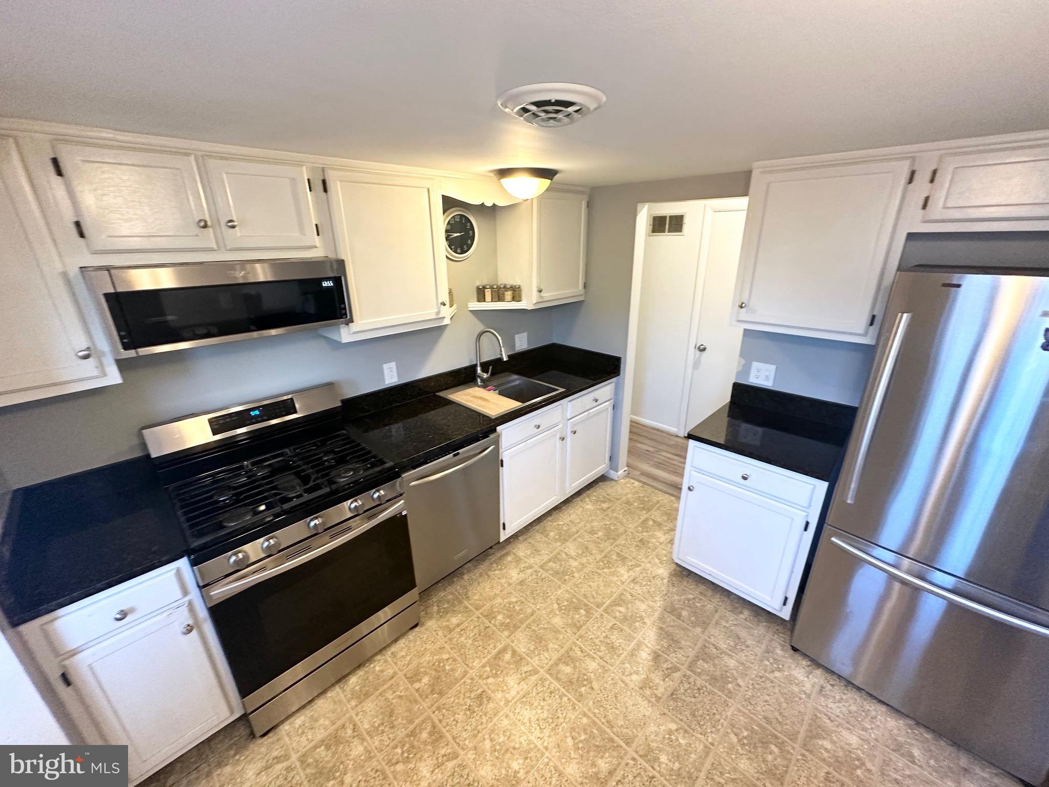 LAUREL SPRINGS - Residential