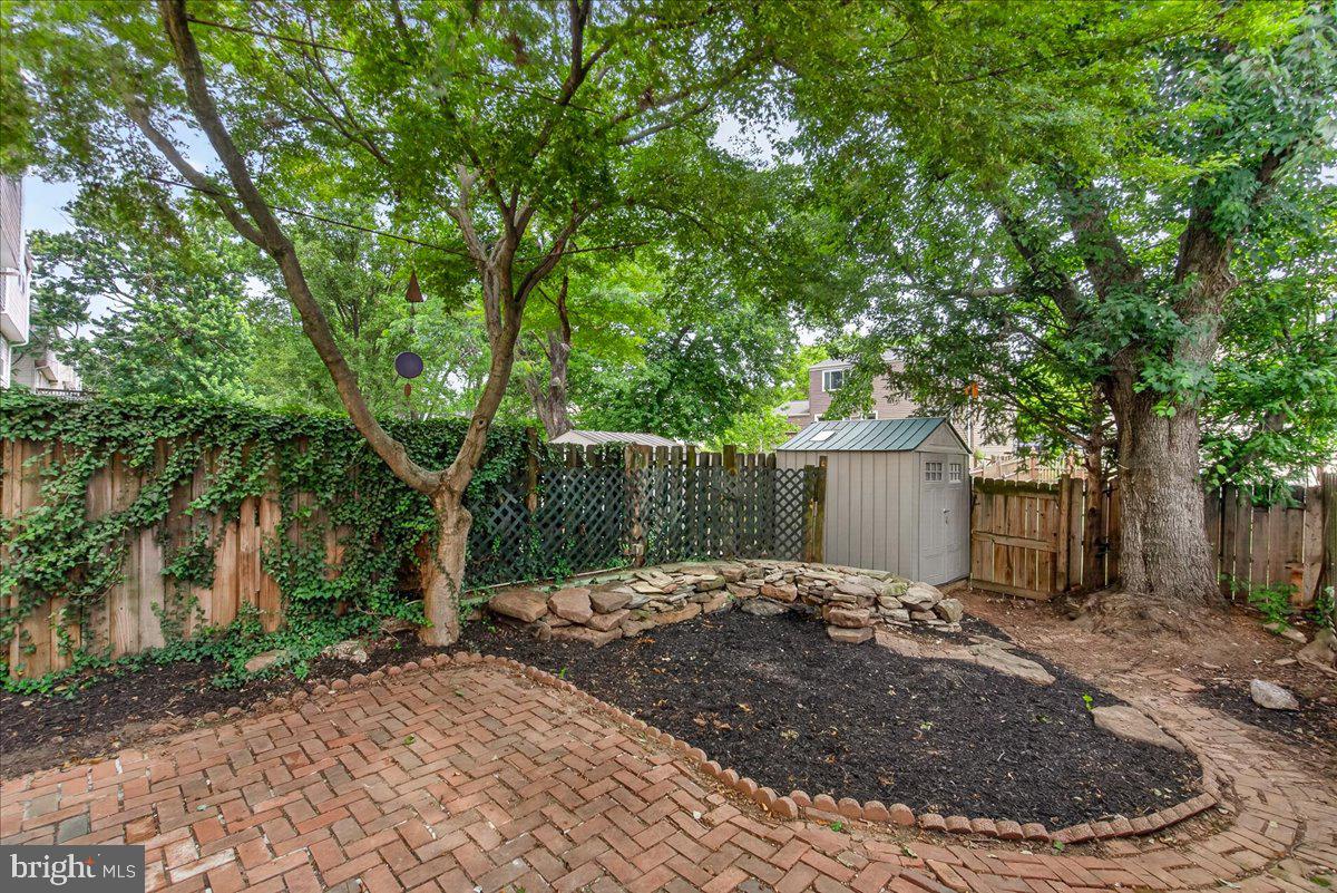 AMBER MEADOWS - Residential