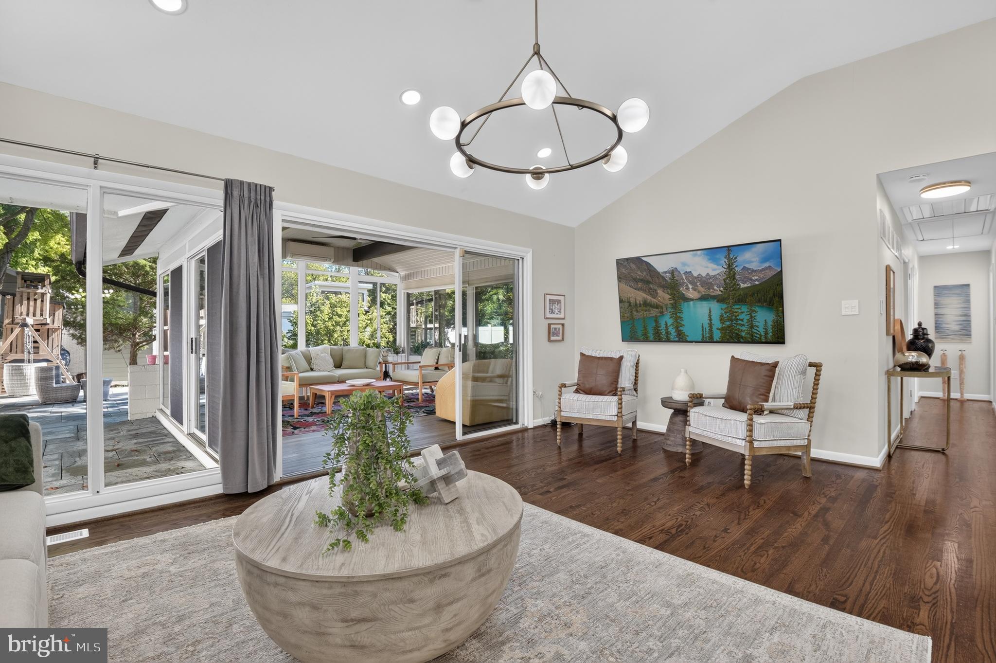 BANNOCKBURN ESTATES - Residential