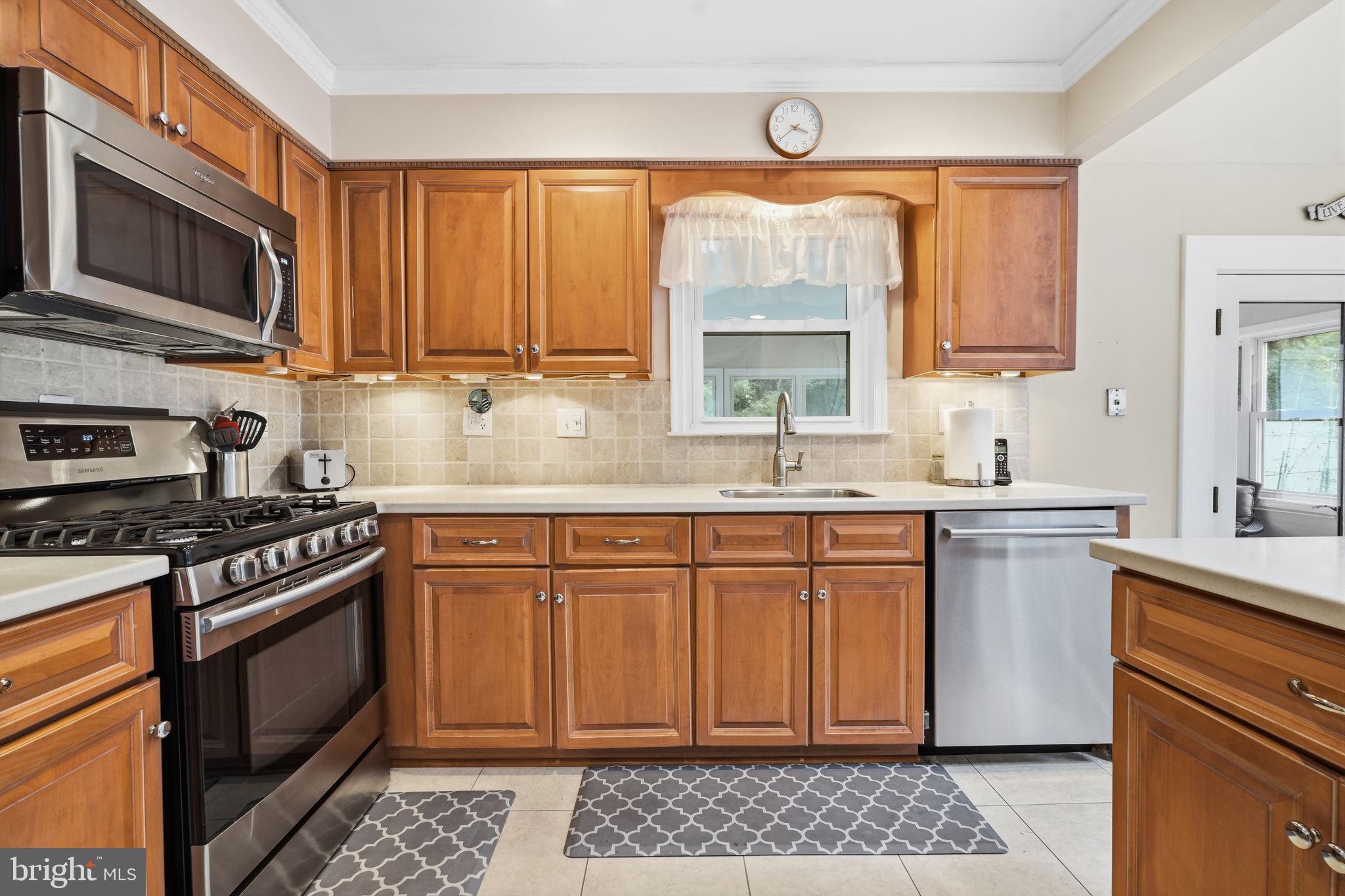 MAPLE POINT - Residential
