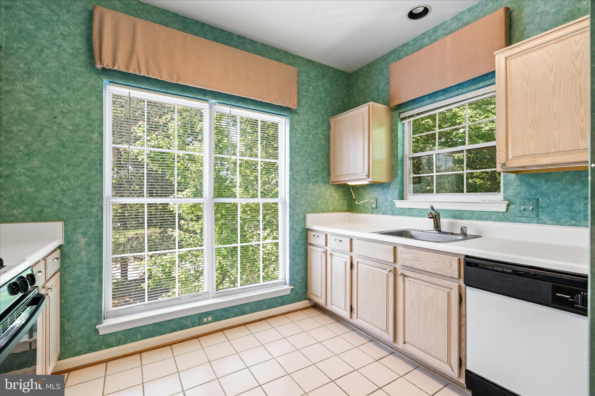 BROOKSTONE - Residential
